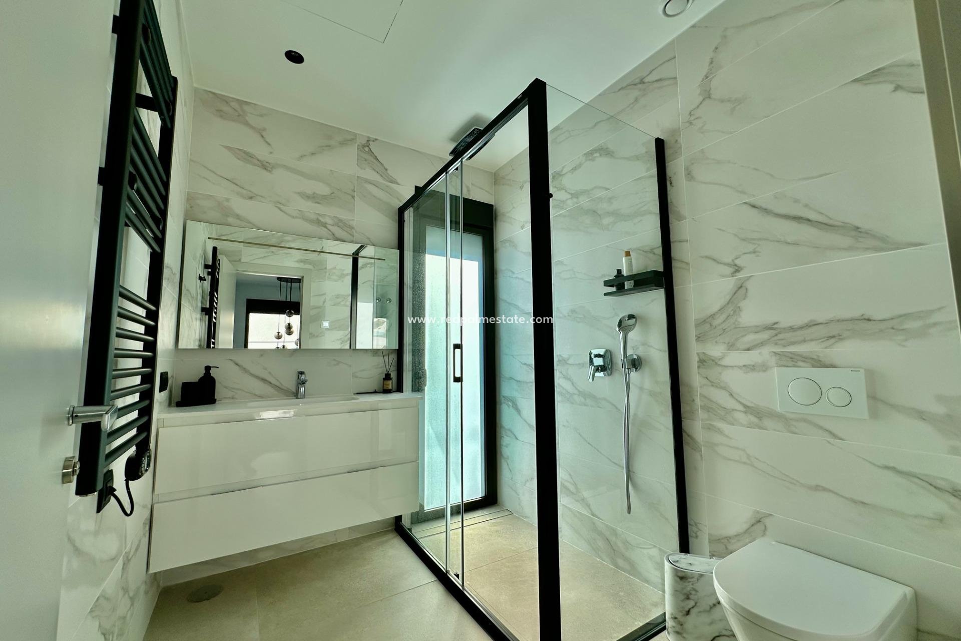 Reventa - Villa -
Orihuela Costa - Las Colinas Golf