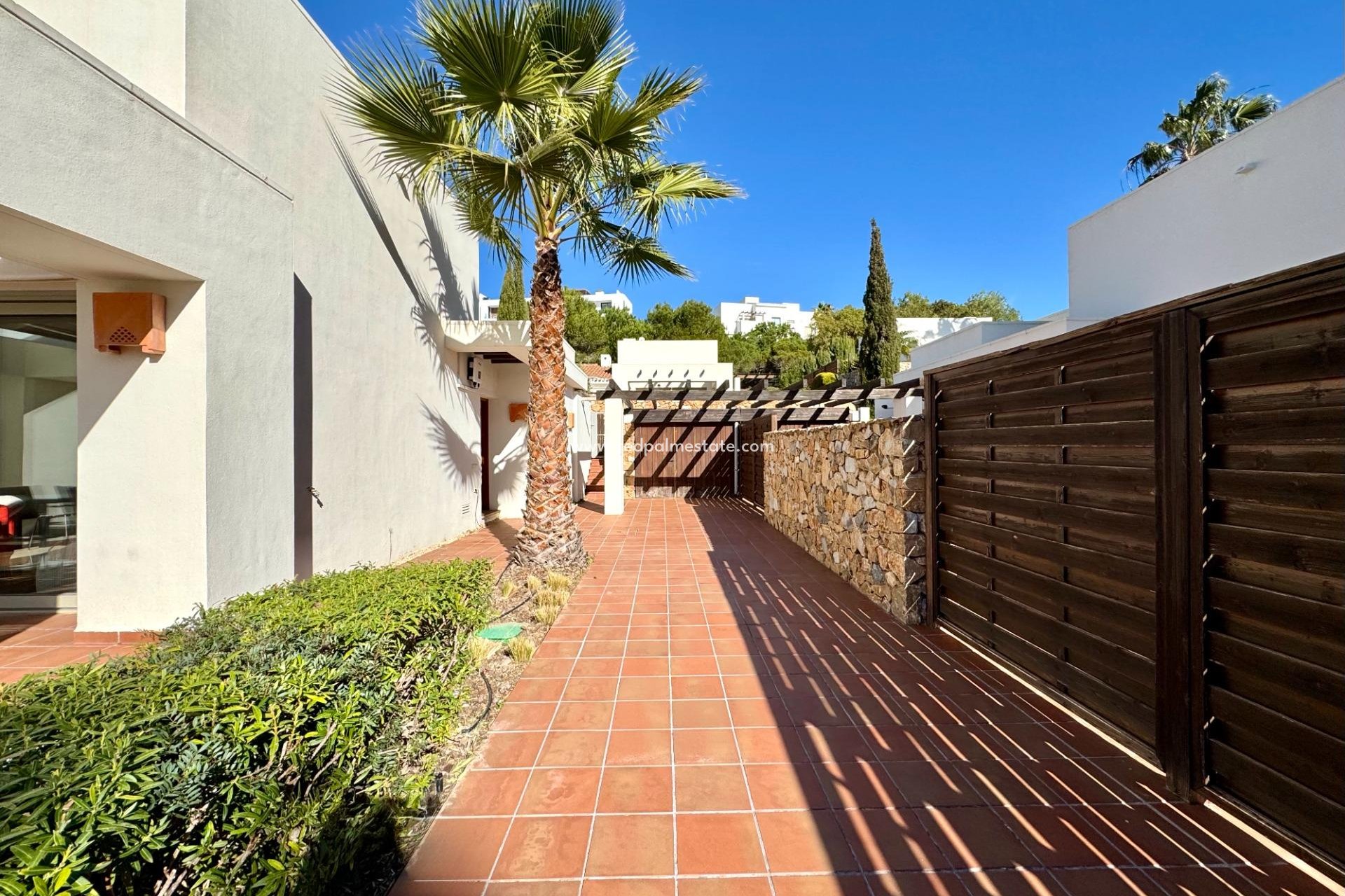 Reventa - Villa -
Orihuela Costa - Las Colinas Golf