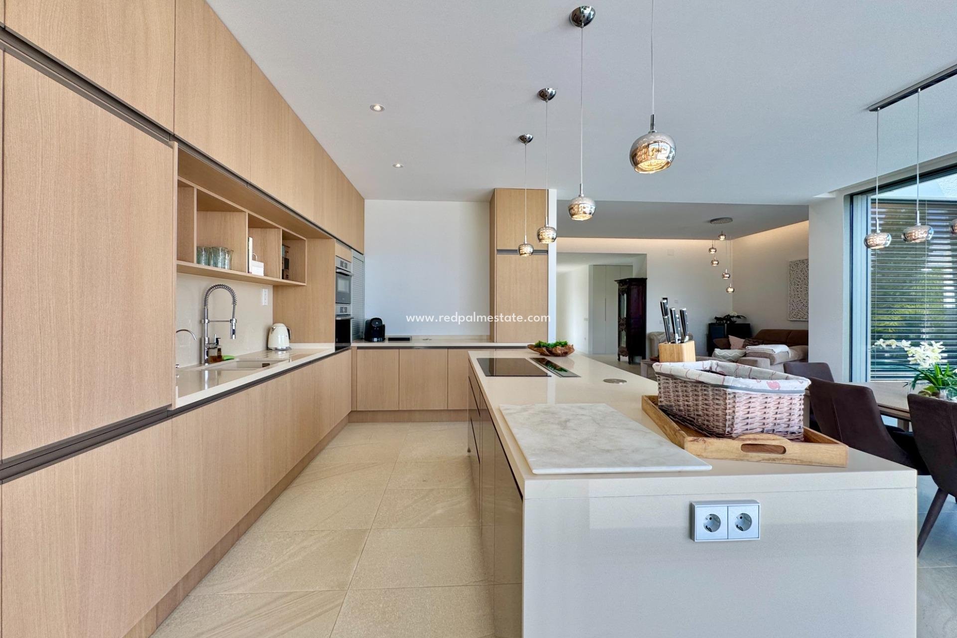 Reventa - Villa -
Orihuela Costa - Las Colinas Golf