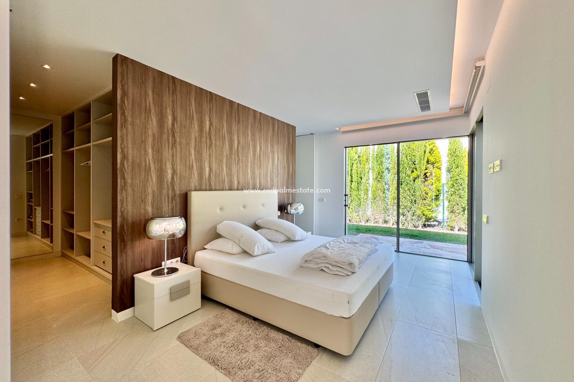 Reventa - Villa -
Orihuela Costa - Las Colinas Golf