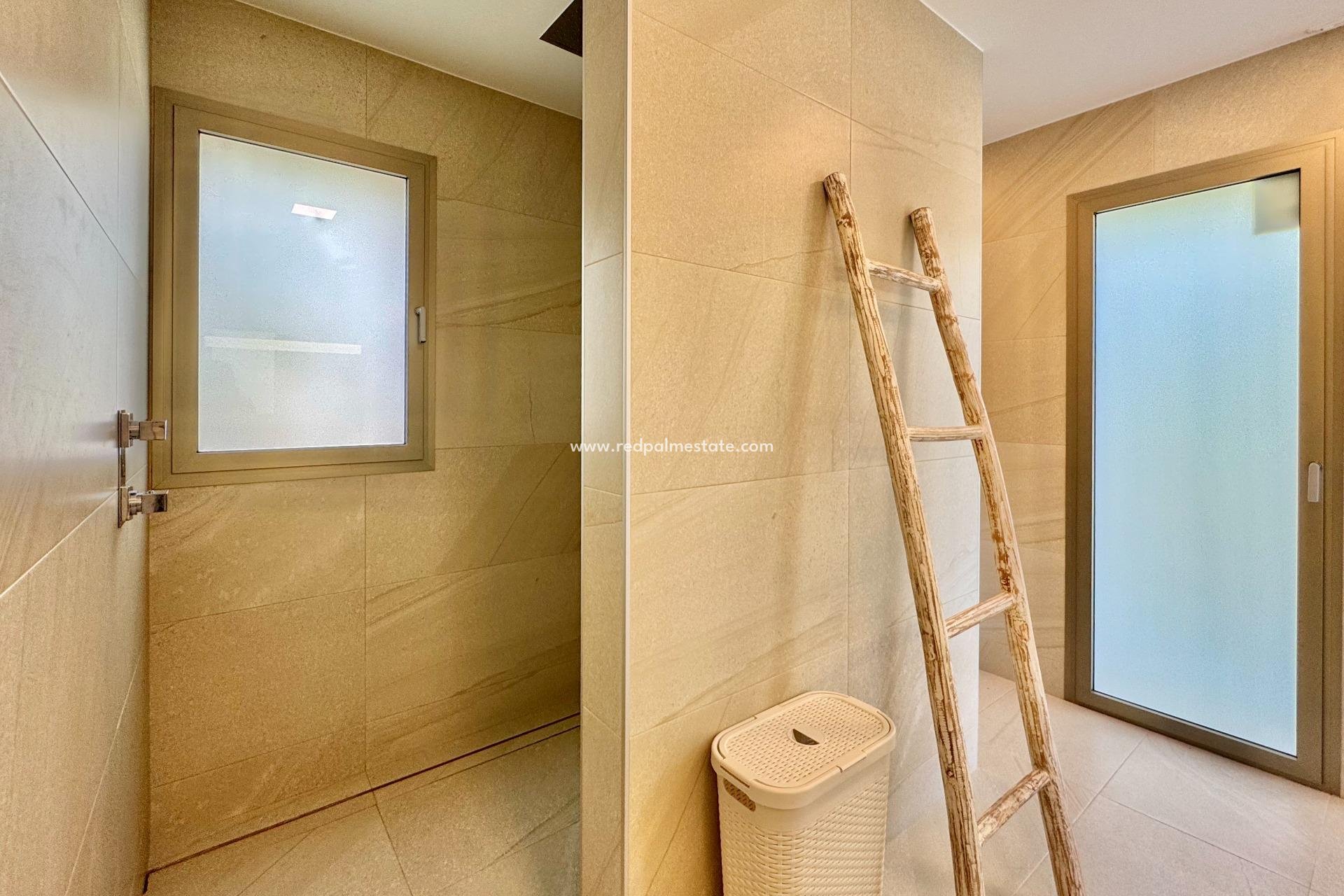 Reventa - Villa -
Orihuela Costa - Las Colinas Golf