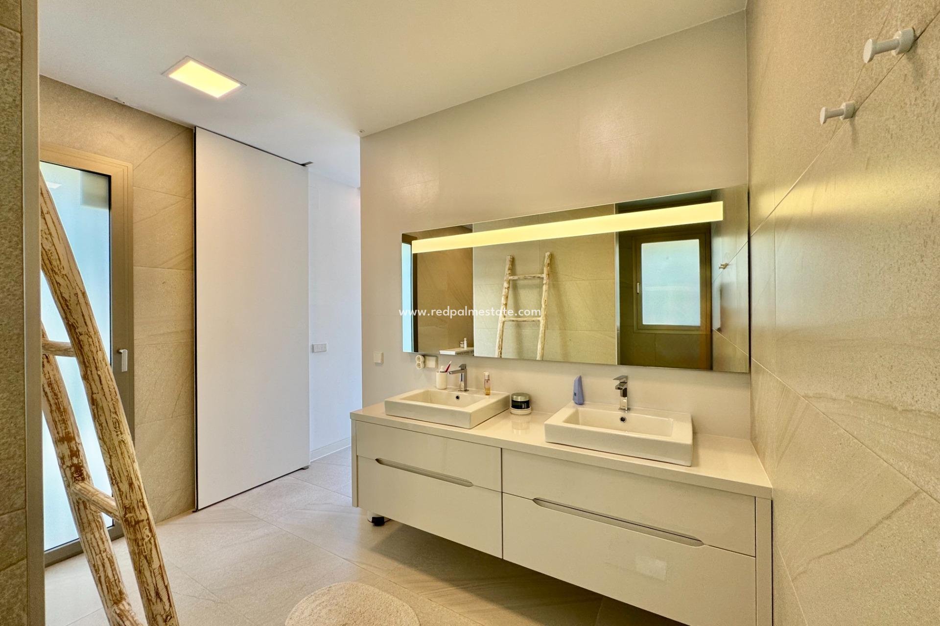 Reventa - Villa -
Orihuela Costa - Las Colinas Golf