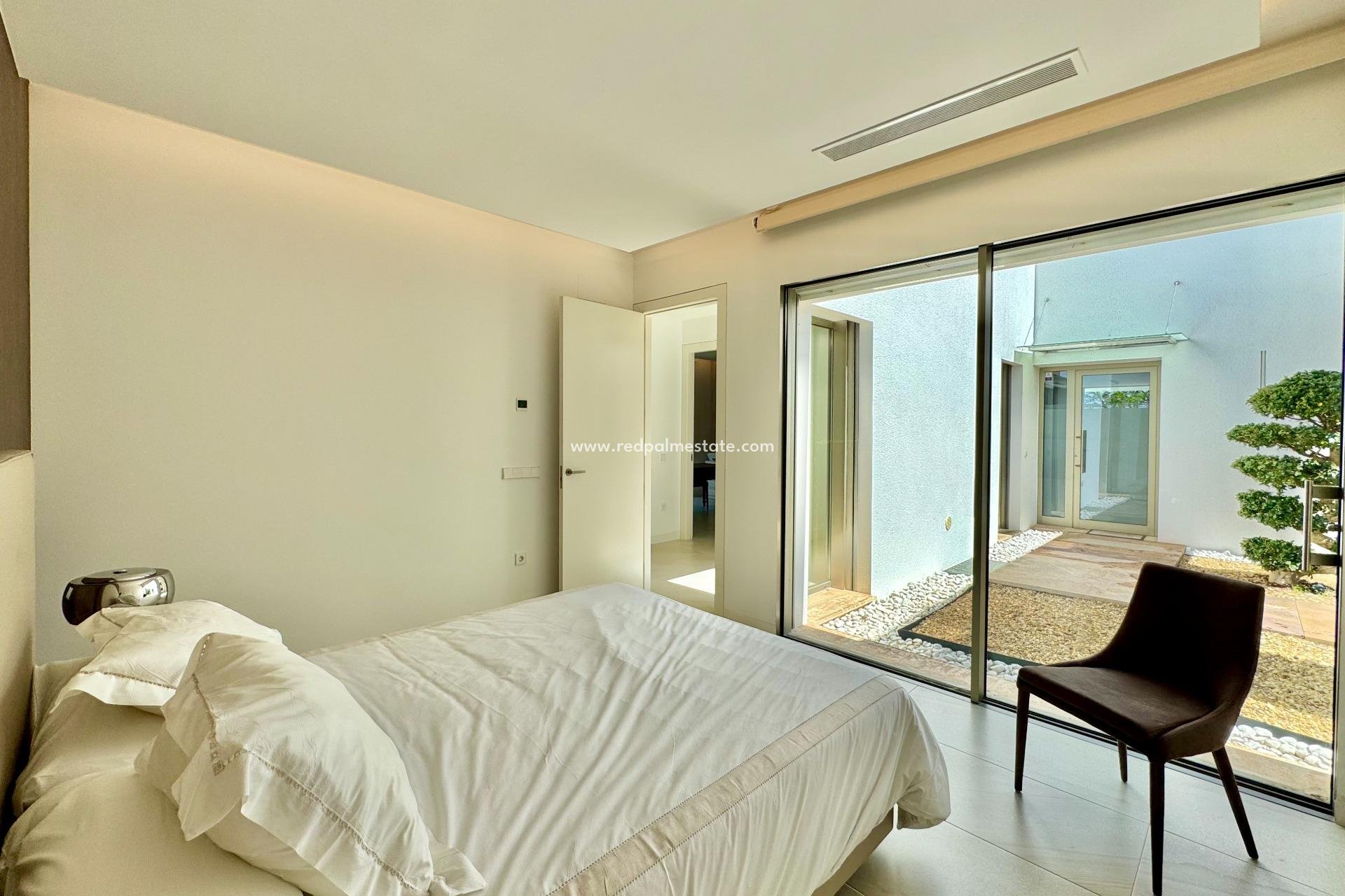 Reventa - Villa -
Orihuela Costa - Las Colinas Golf