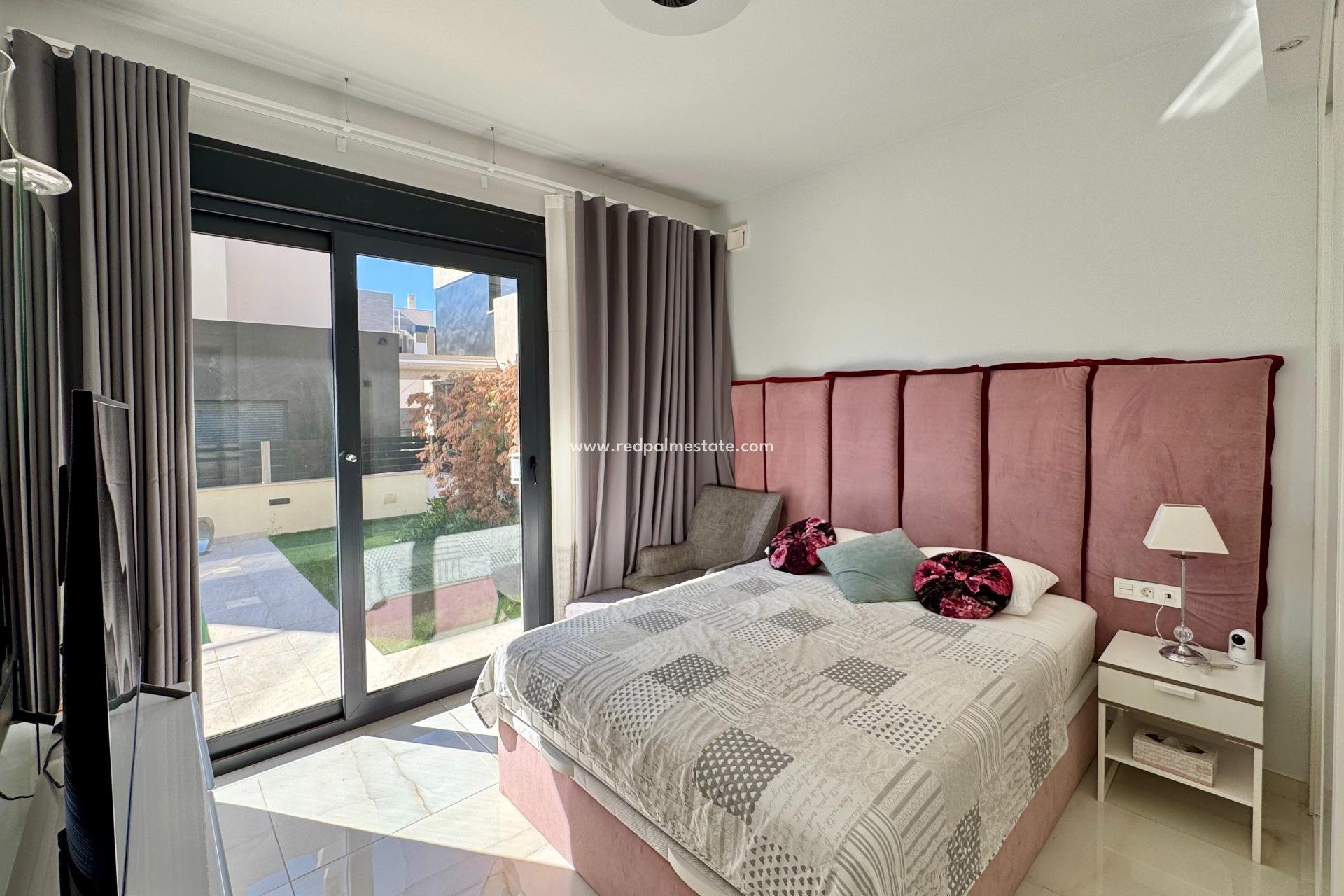 Reventa - Villa -
Orihuela Costa - Lomas de Cabo Roig