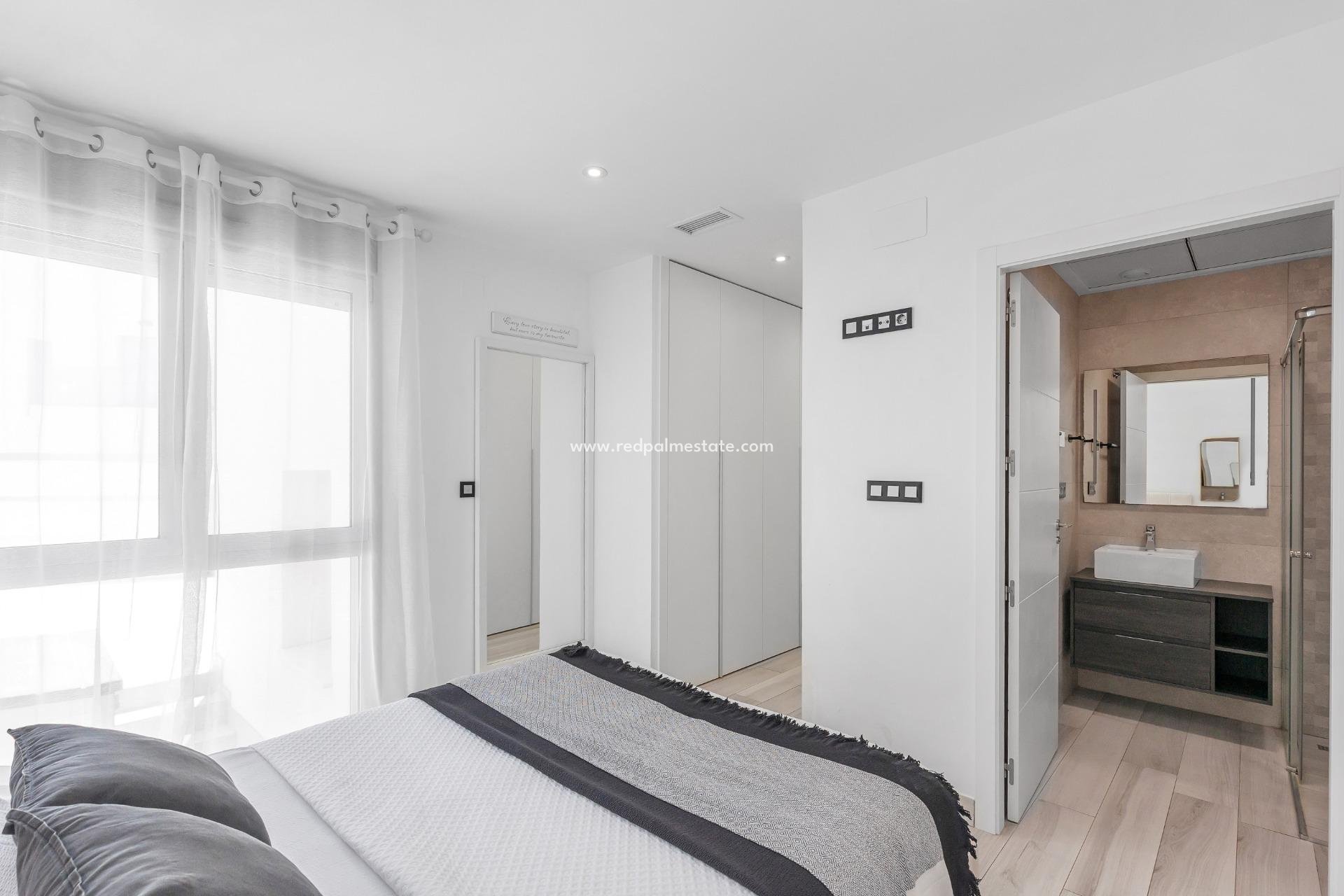 Reventa - Villa -
Orihuela Costa - Lomas de Cabo Roig