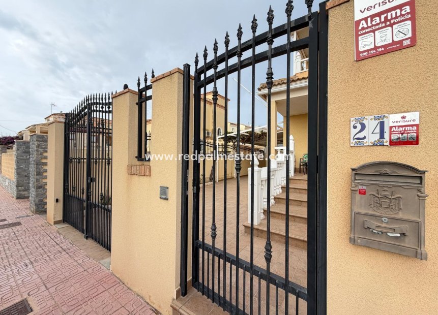 Reventa - Villa -
Orihuela Costa - Lomas De Don Juan