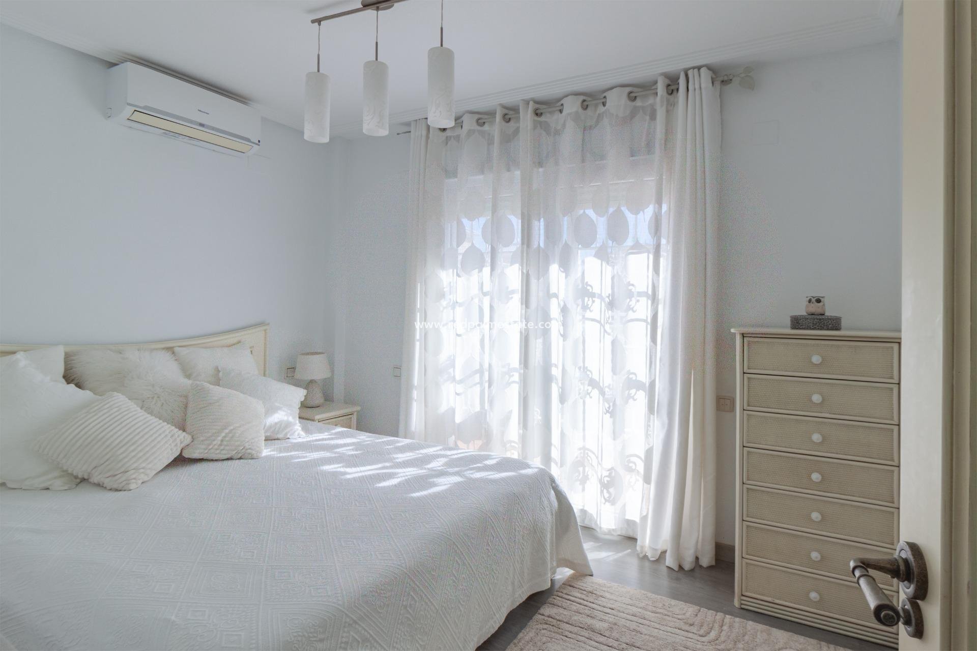 Reventa - Villa -
Orihuela Costa - Los Almendros-la Florida