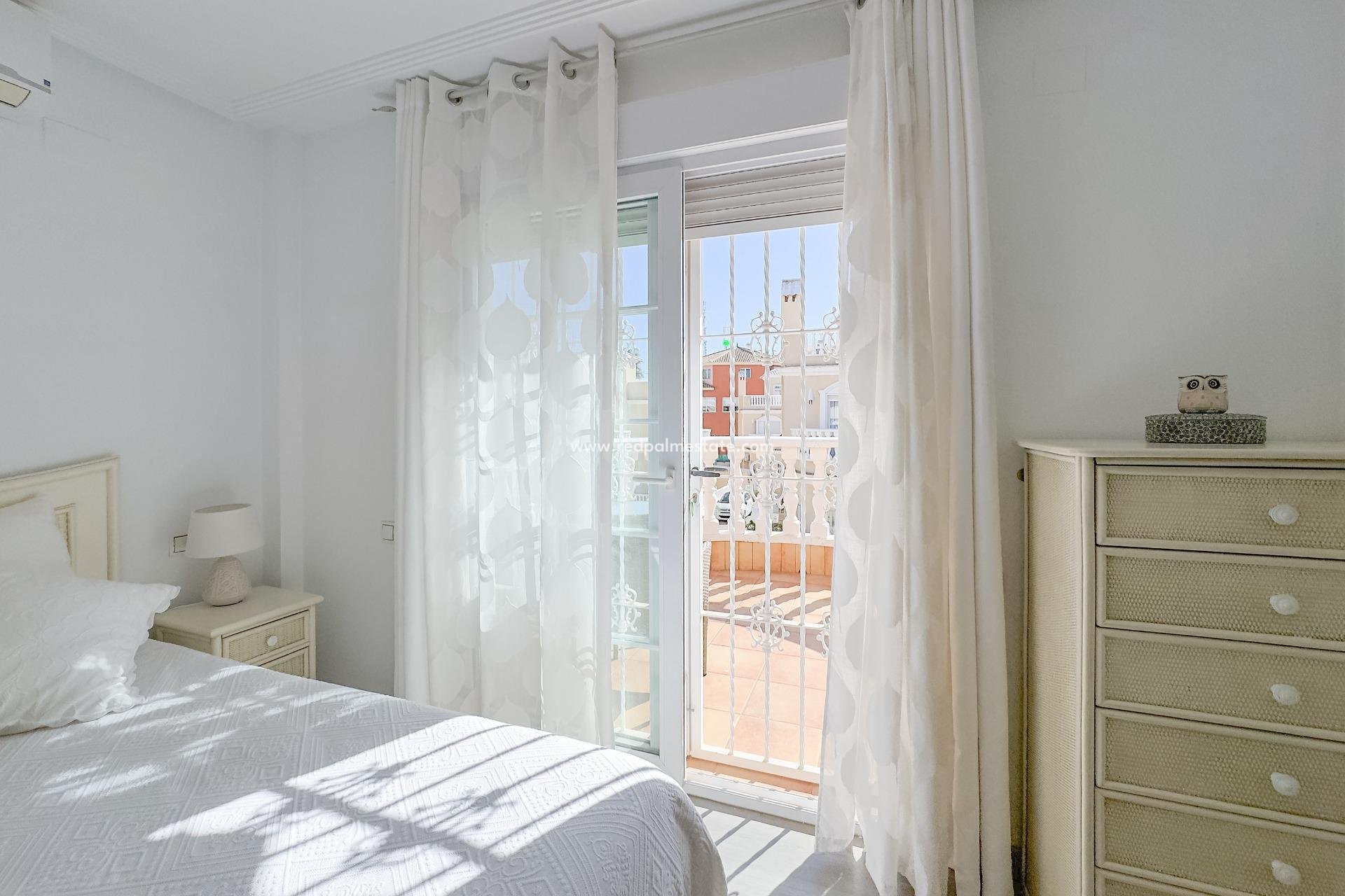 Reventa - Villa -
Orihuela Costa - Los Almendros-la Florida