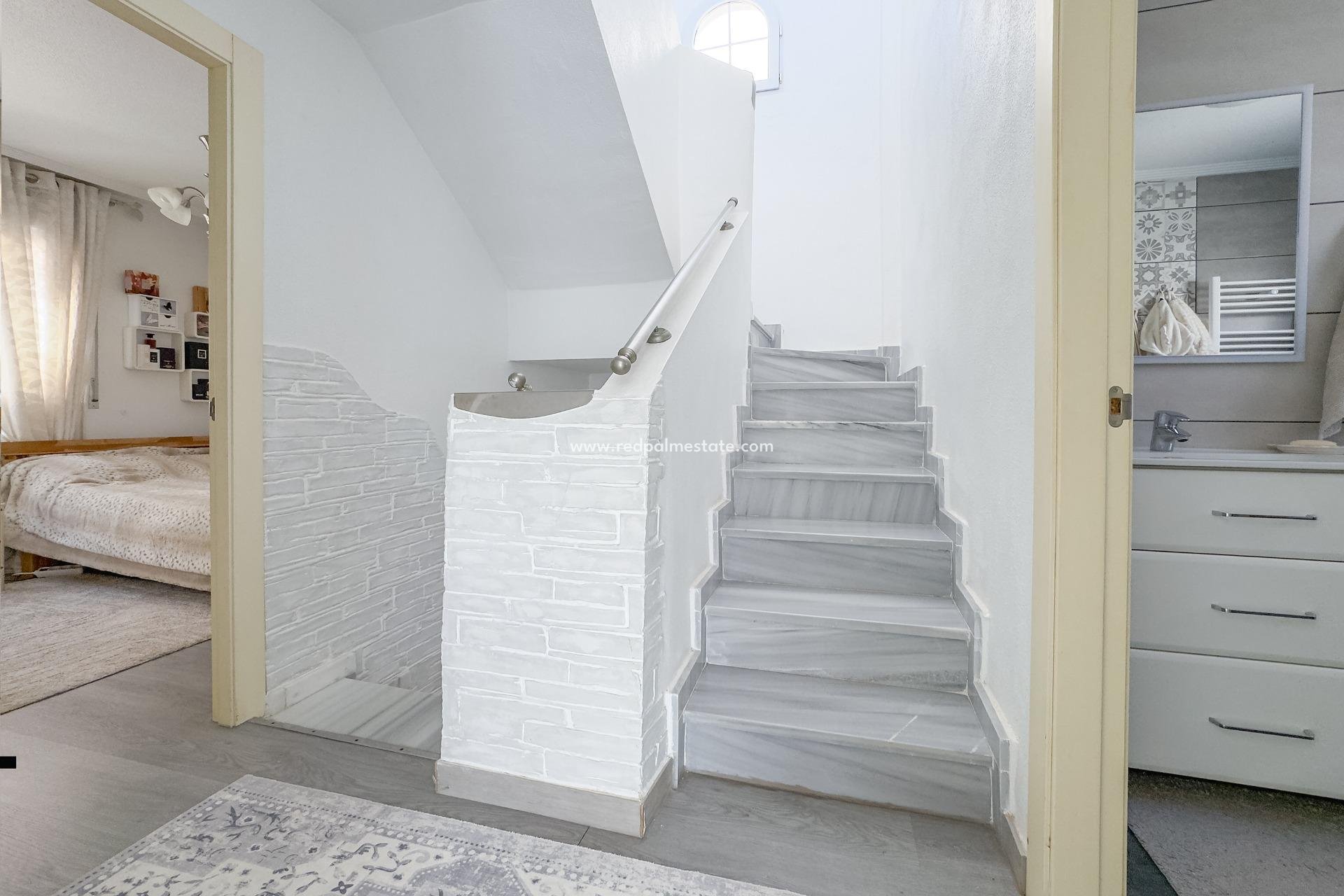 Reventa - Villa -
Orihuela Costa - Los Almendros-la Florida