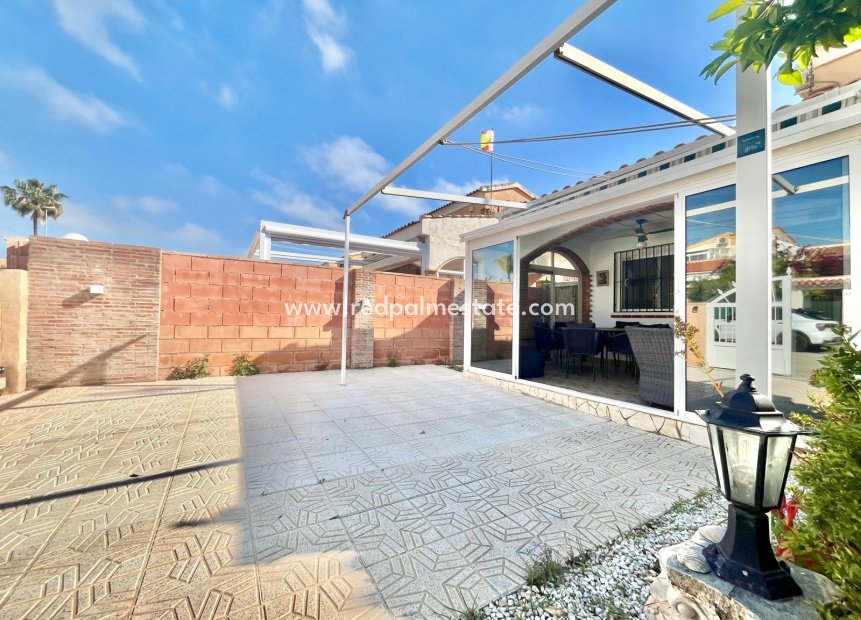 Reventa - Villa -
Orihuela Costa - Los Almendros-la Florida