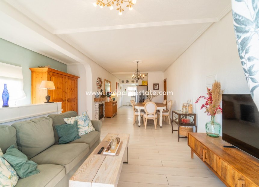 Reventa - Villa -
Orihuela Costa - Los balcones
