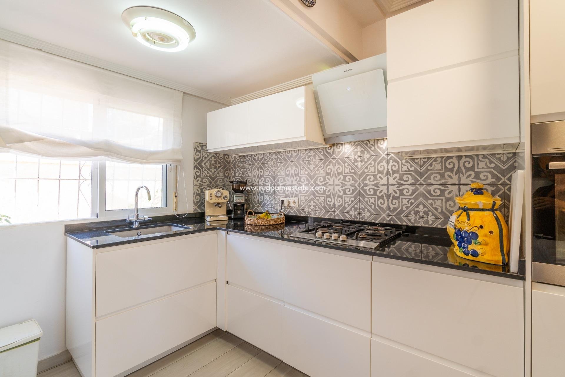 Reventa - Villa -
Orihuela Costa - Los balcones