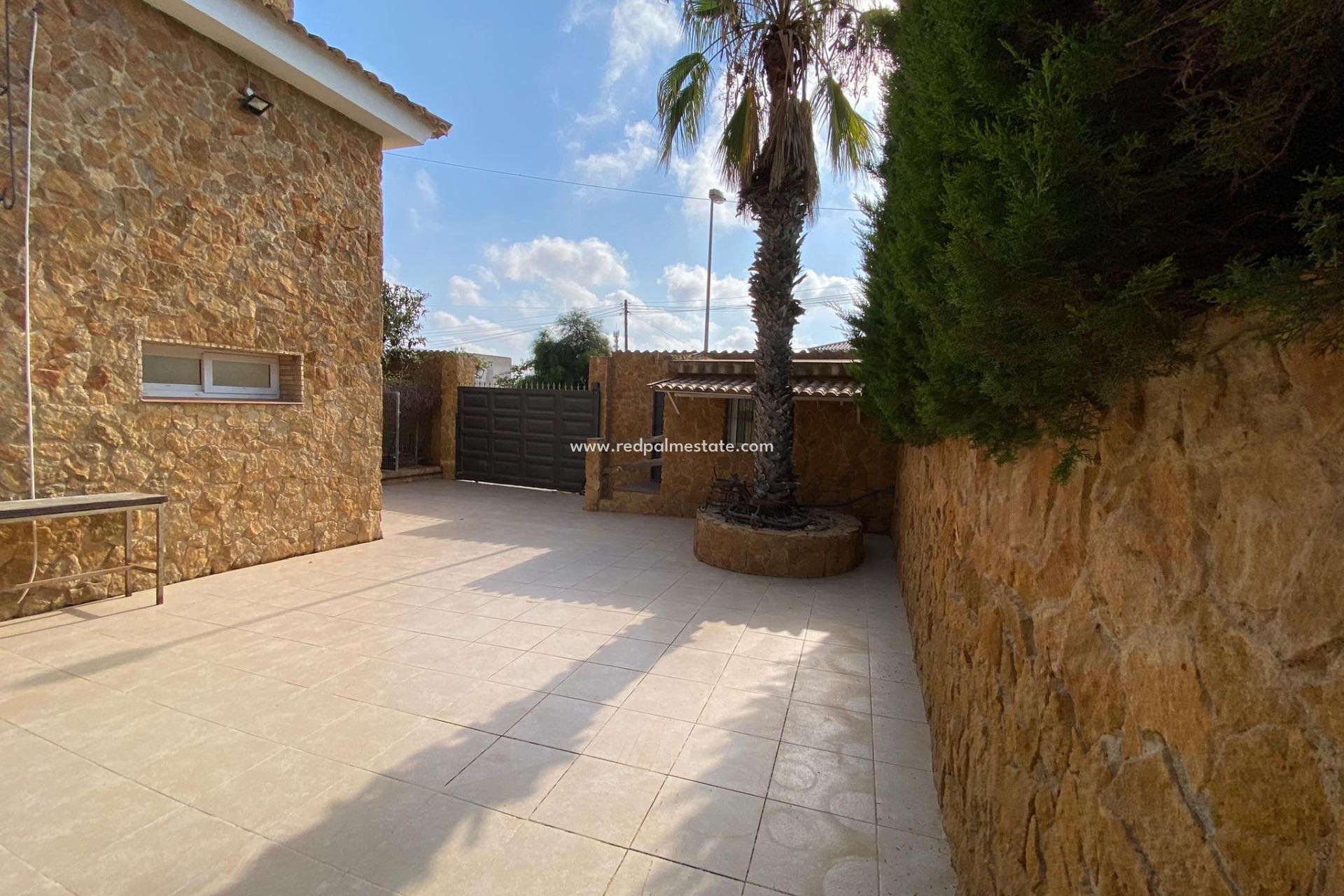 Reventa - Villa -
Orihuela Costa - Los Balcones