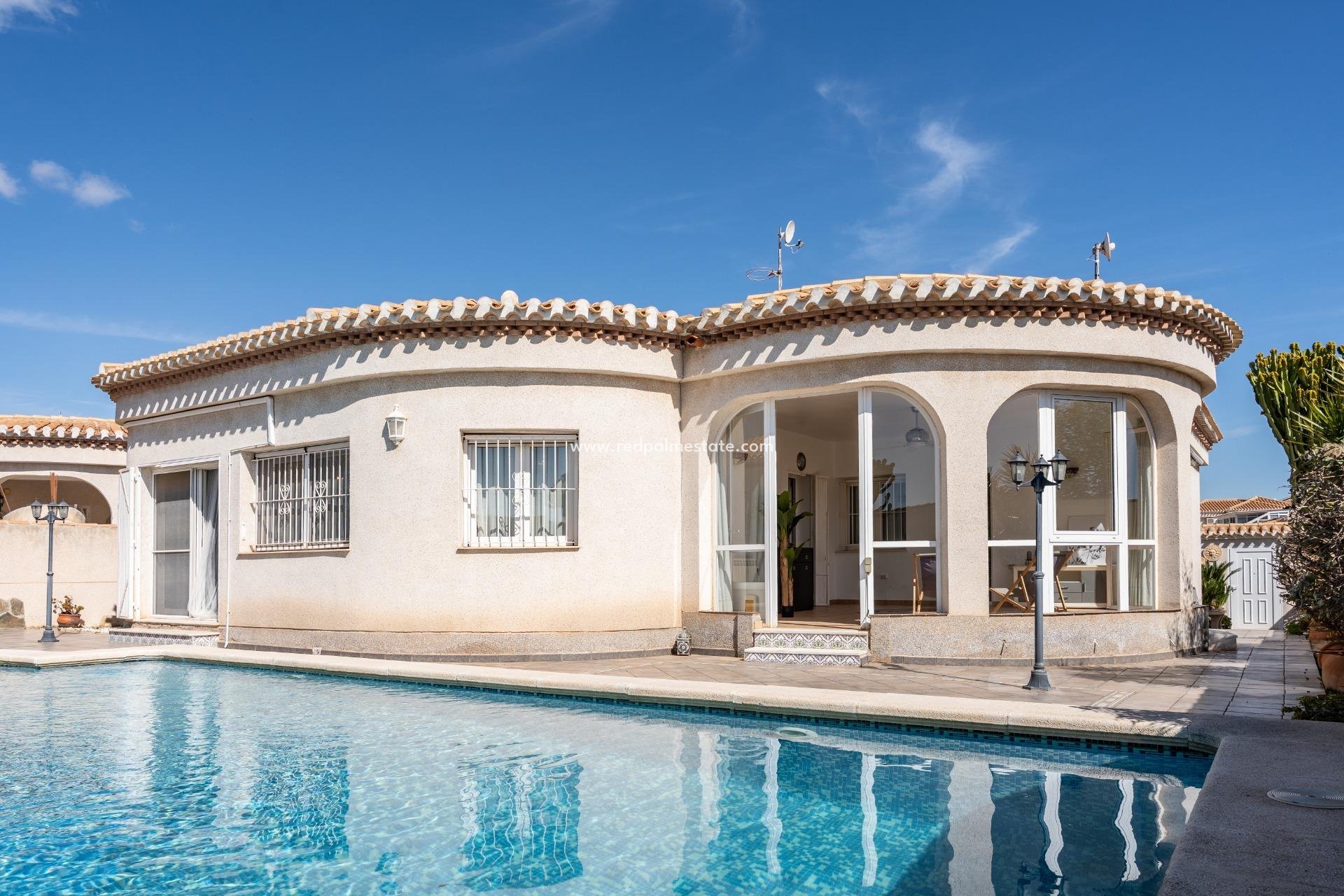 Reventa - Villa -
Orihuela Costa - Playa Flamenca