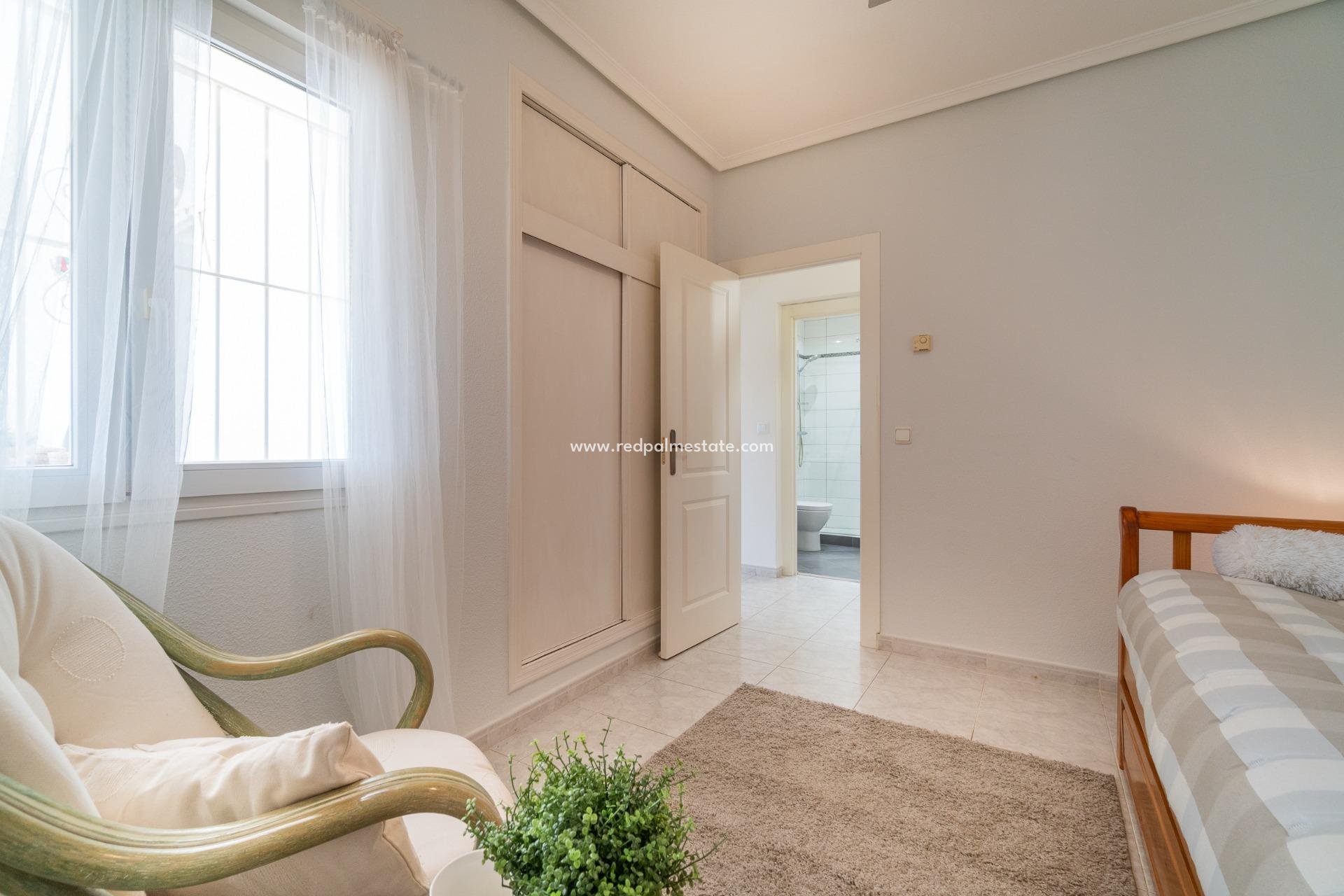 Reventa - Villa -
Orihuela Costa - Playa Flamenca