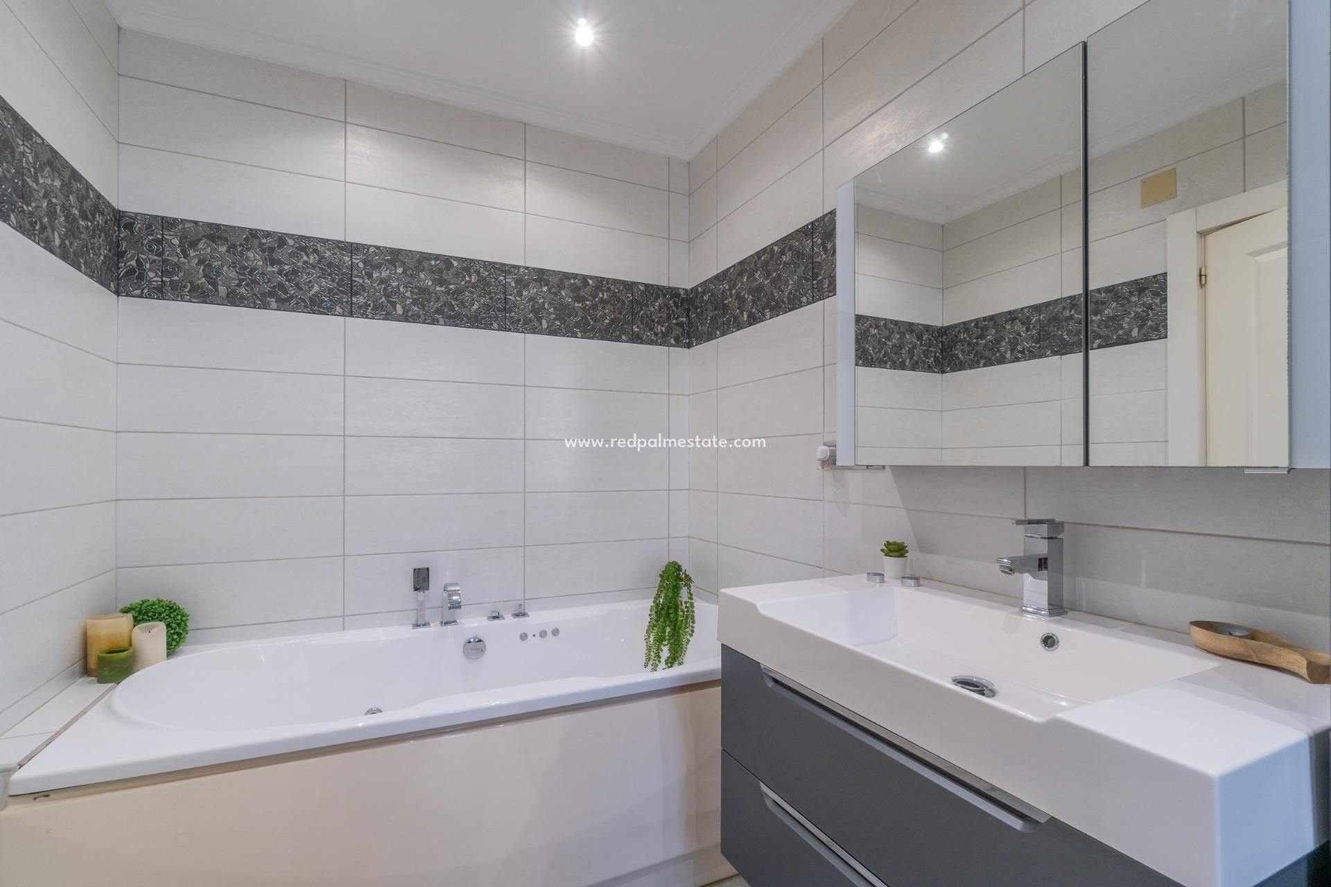 Reventa - Villa -
Orihuela Costa - Playa Flamenca