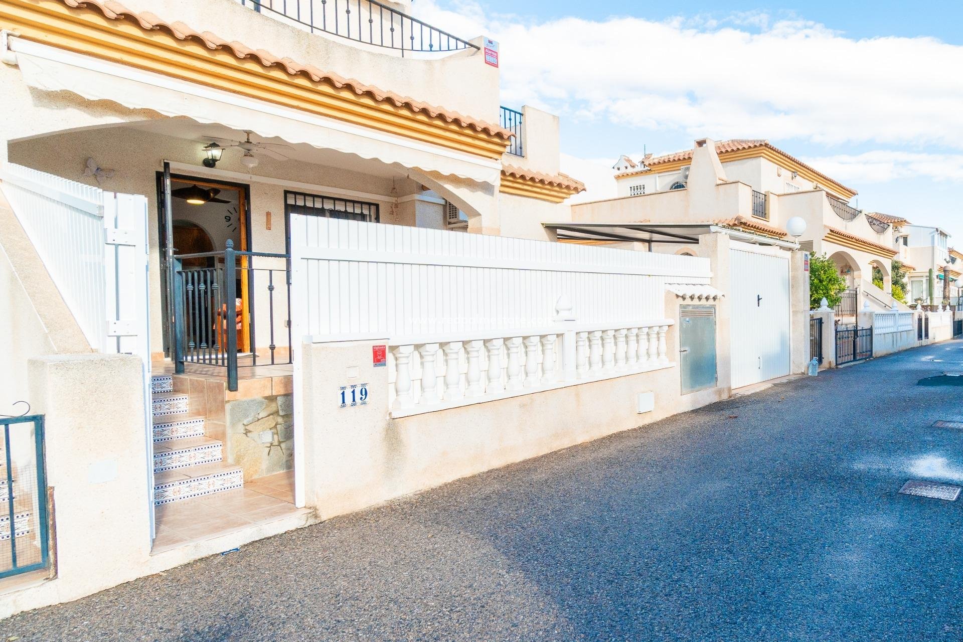 Reventa - Villa -
Orihuela Costa - Playa Flamenca