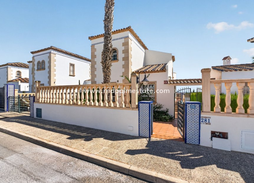Reventa - Villa -
Orihuela Costa - Villamartín