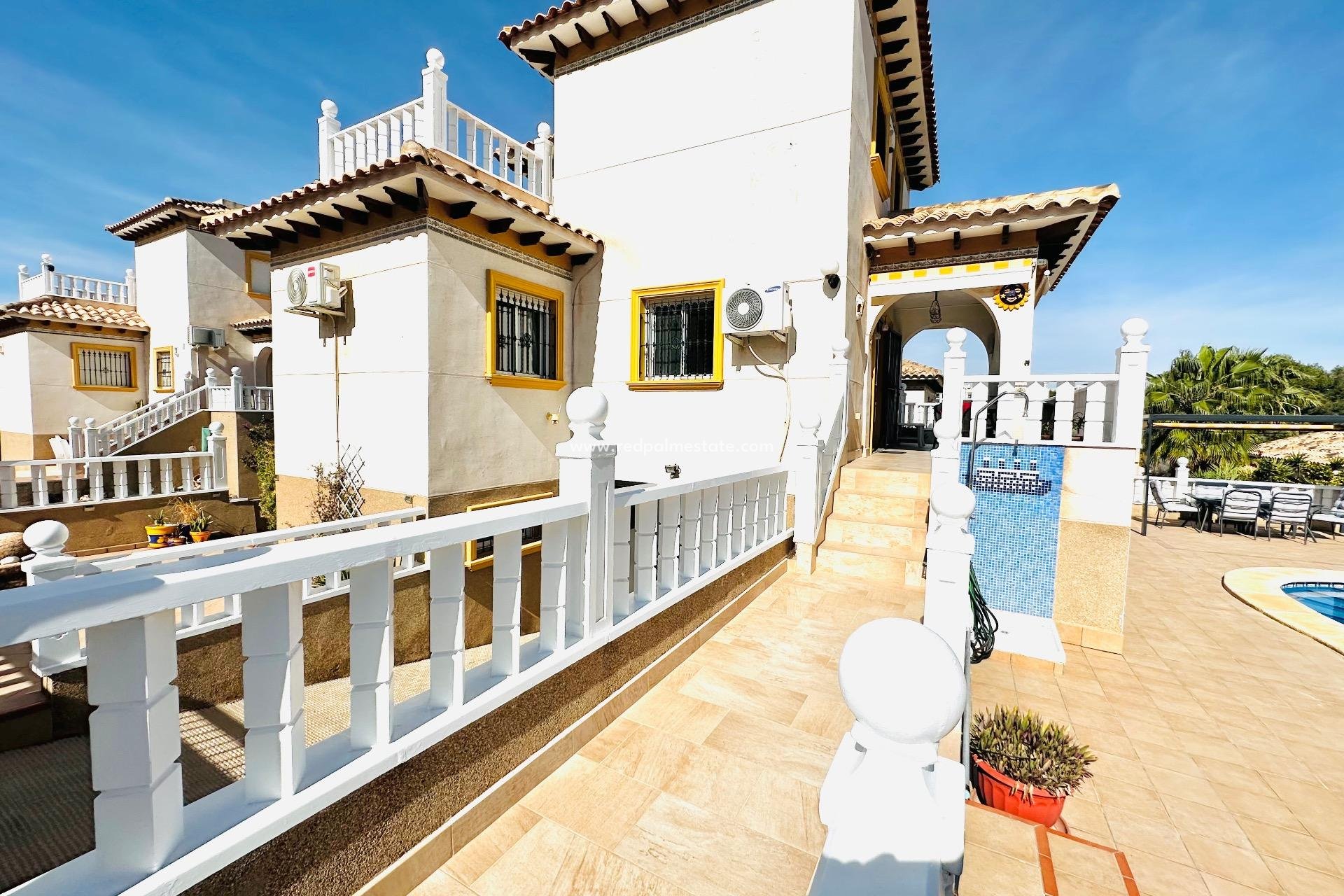 Reventa - Villa -
Orihuela Costa - Villamartín