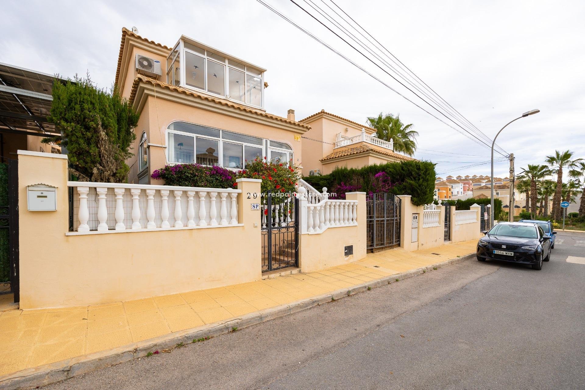 Reventa - Villa -
Orihuela Costa - Villamartín