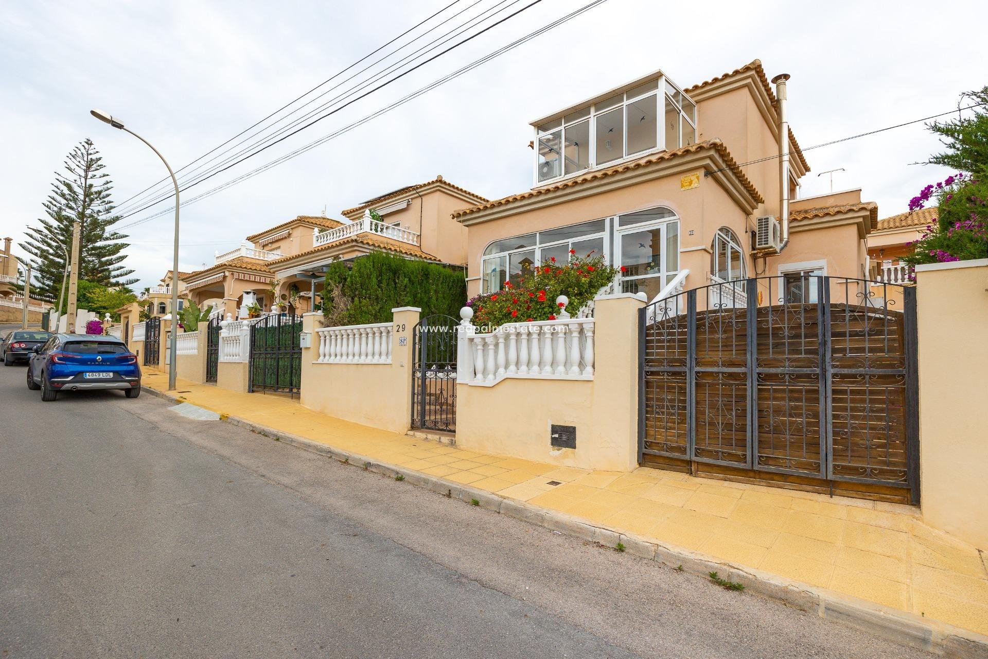 Reventa - Villa -
Orihuela Costa - Villamartín