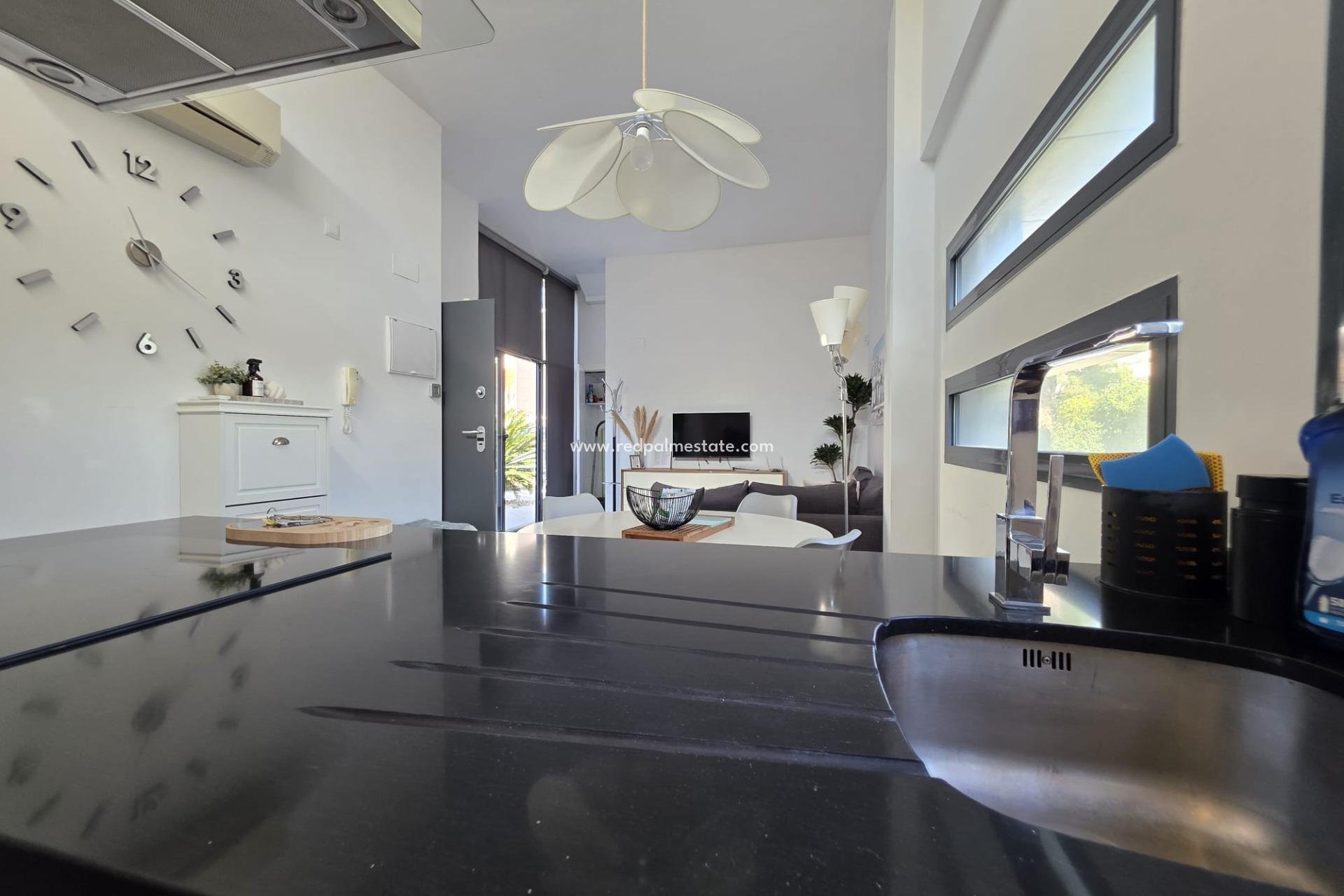 Reventa - Villa -
Orihuela Costa - Villamartín