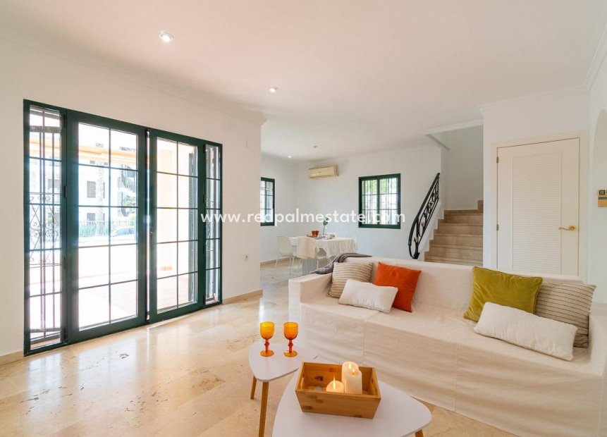 Reventa - Villa -
Orihuela Costa - Villamartín