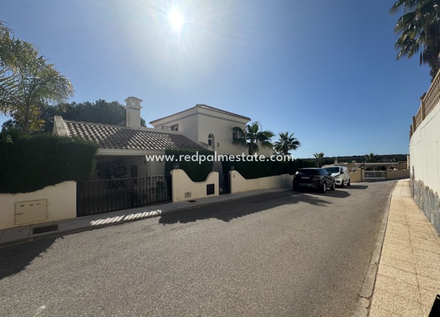 Reventa - Villa -
Orihuela Costa