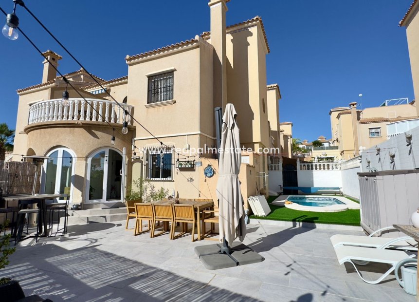 Reventa - Villa -
Orihuela Costa
