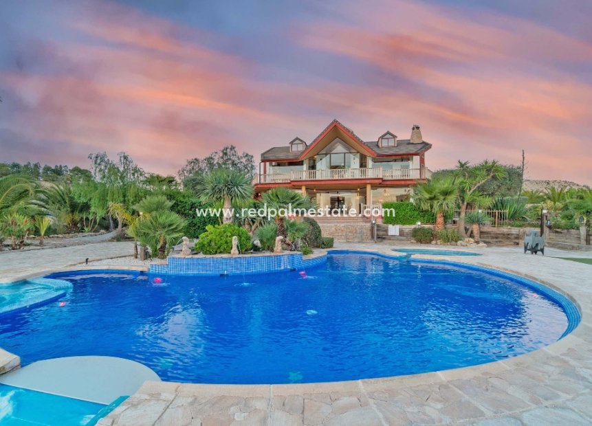 Reventa - Villa -
Orihuela Costa