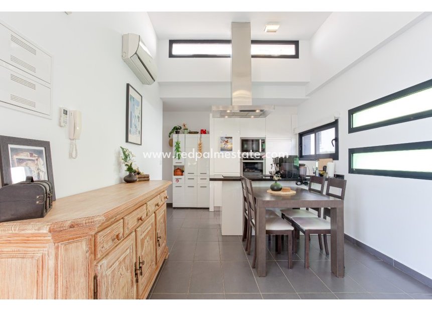 Reventa - Villa -
Orihuela Costa