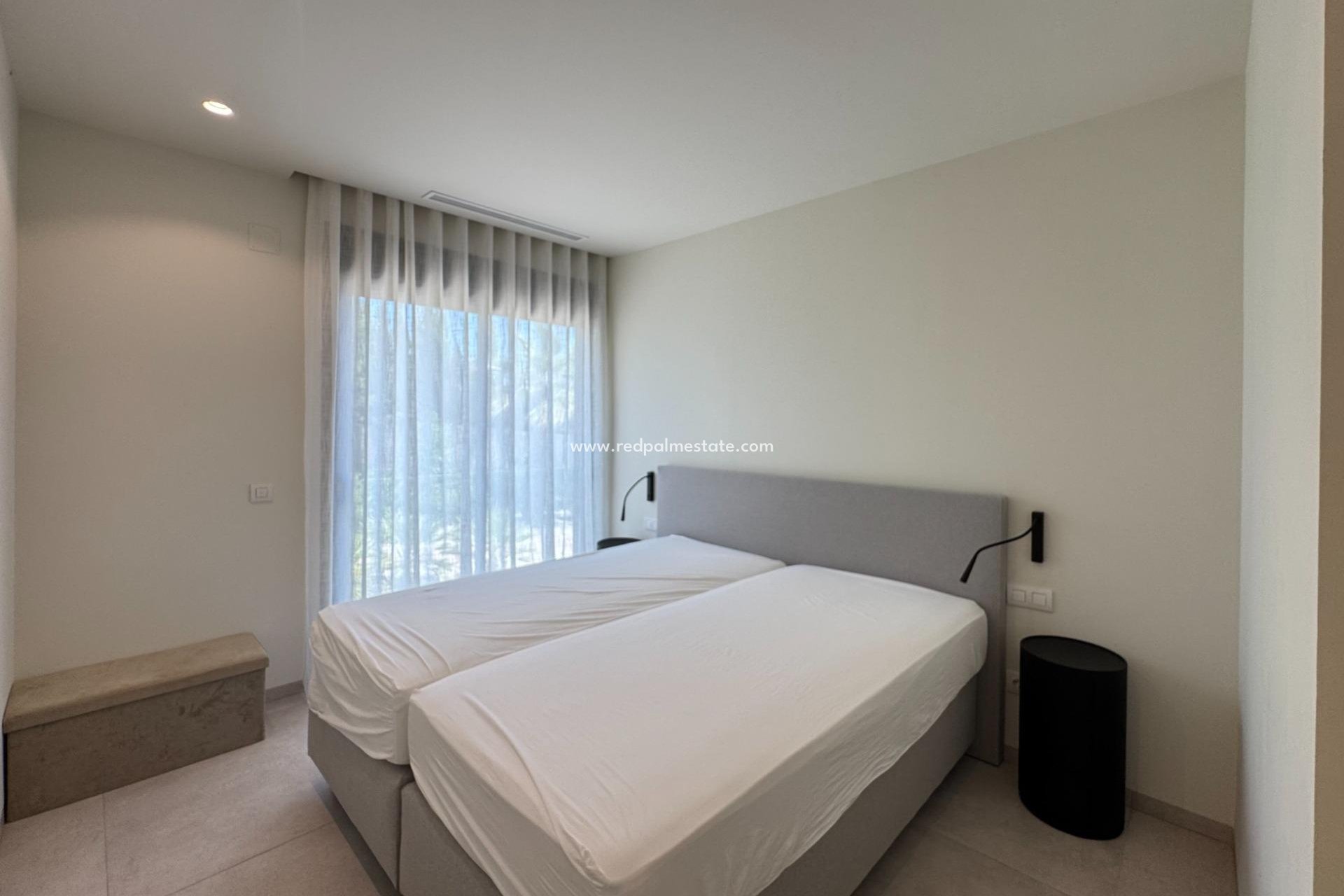 Reventa - Villa -
Orihuela - Las Colinas Golf