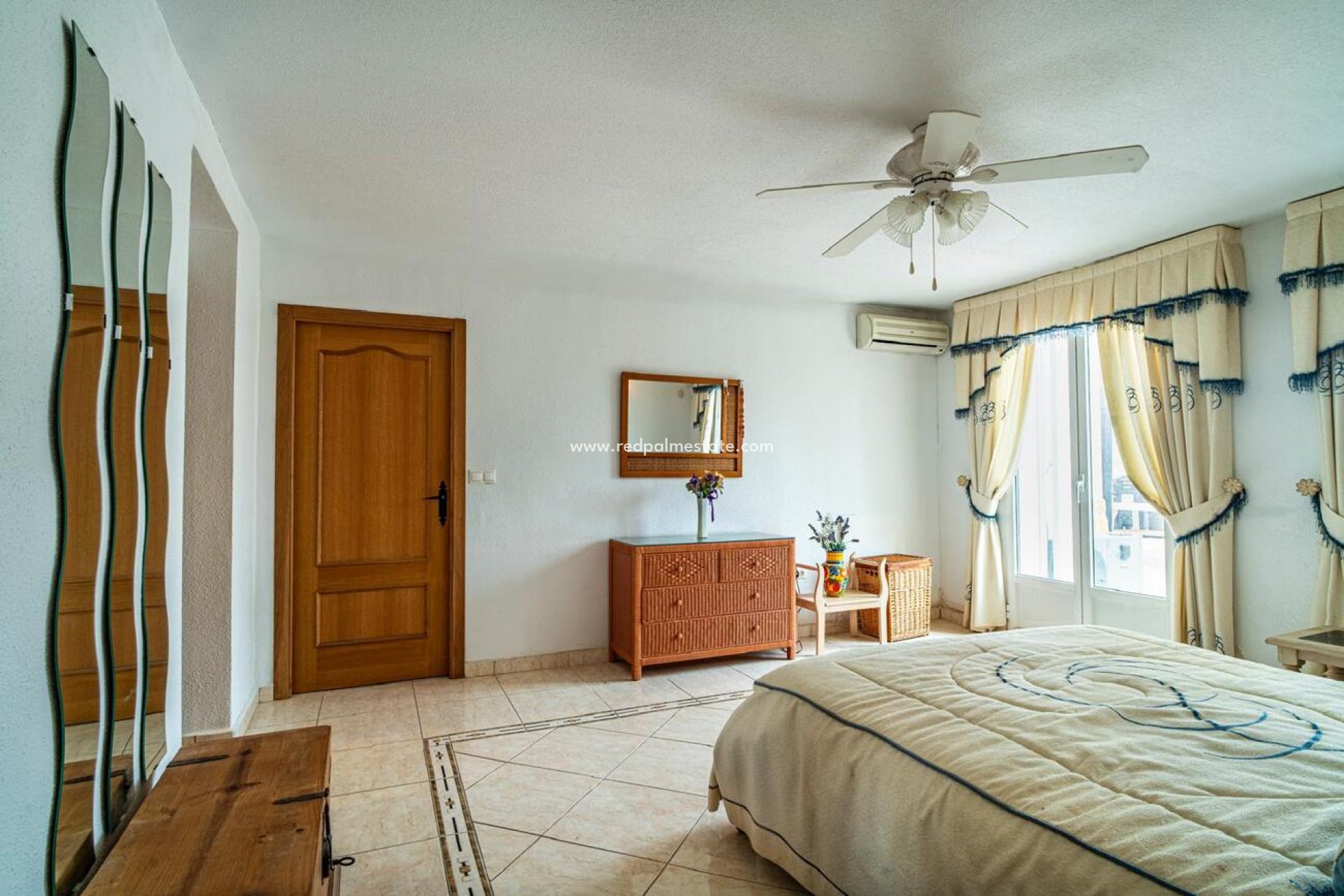 Reventa - Villa -
Orihuela