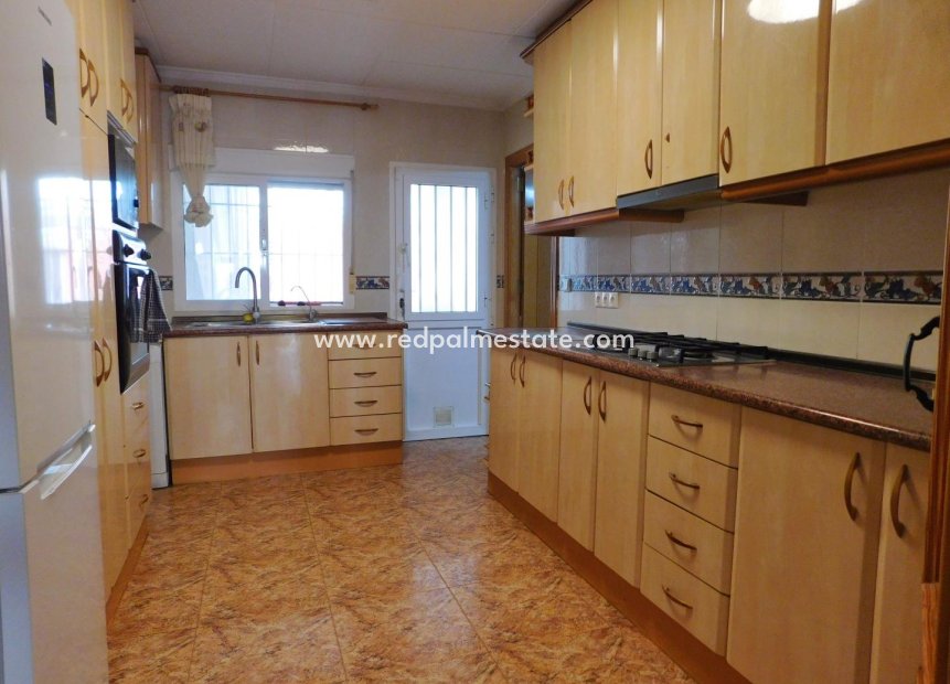 Reventa - Villa-pareada -
Torrevieja