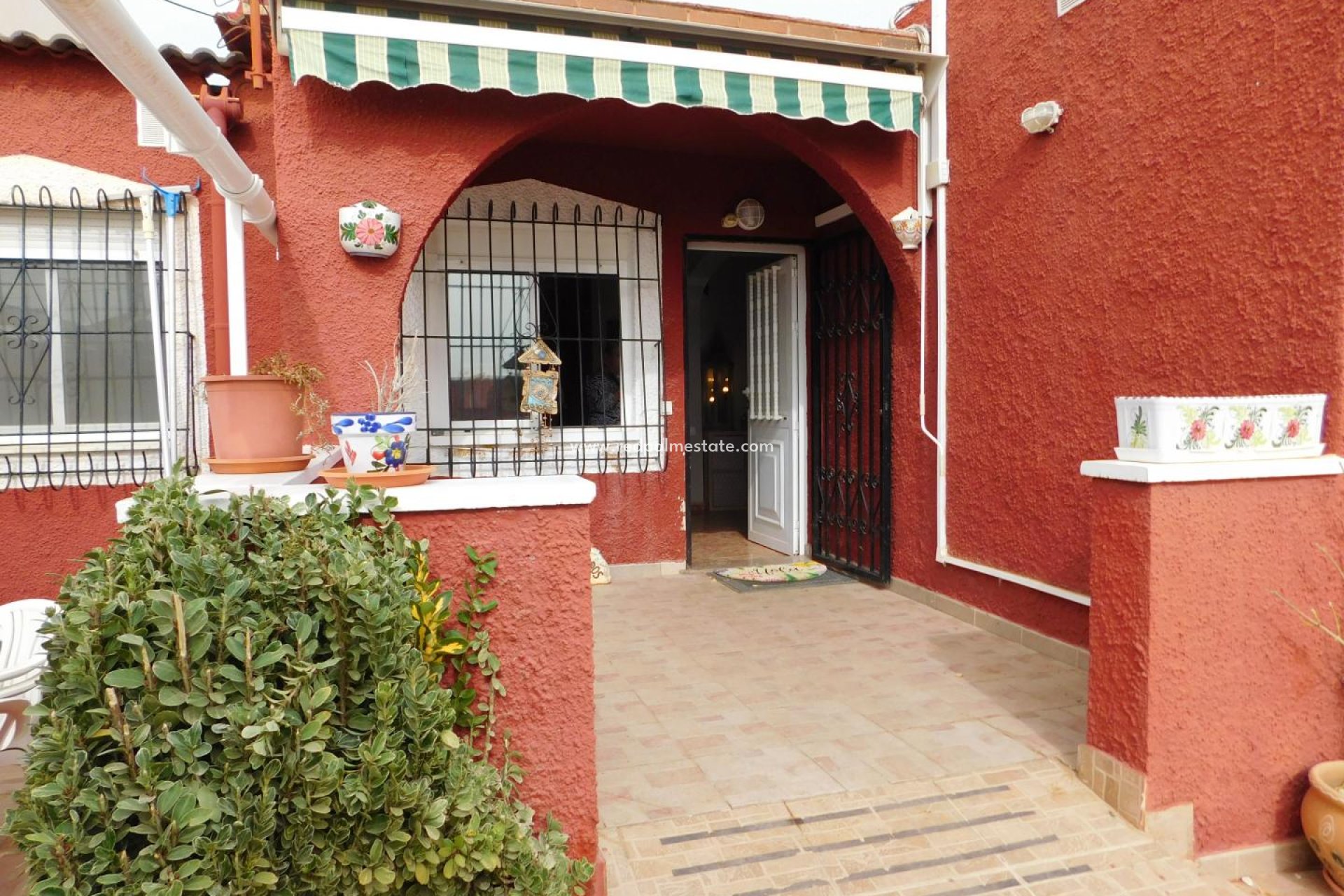 Reventa - Villa-pareada -
Torrevieja