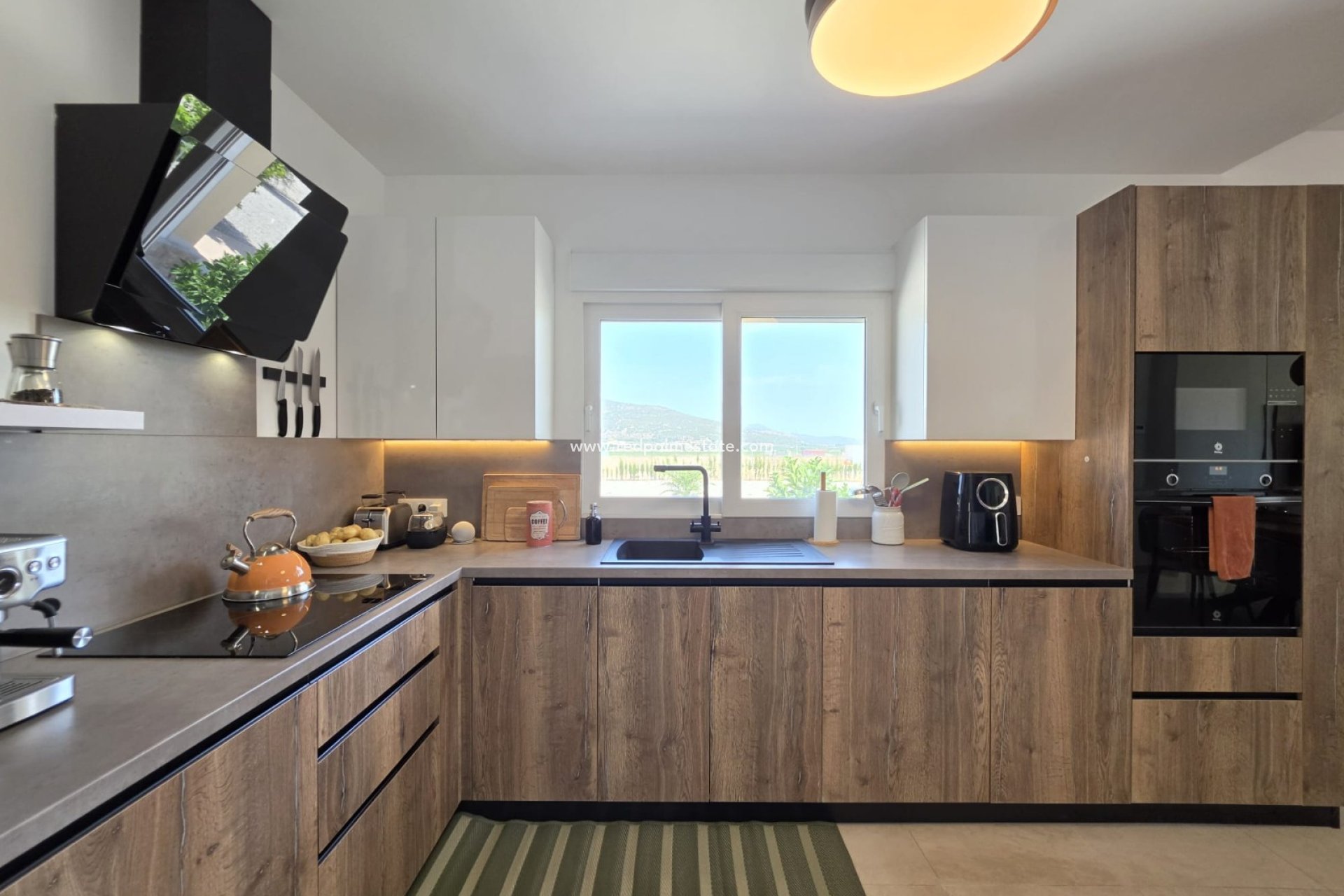 Reventa - Villa -
Pinoso - Inland