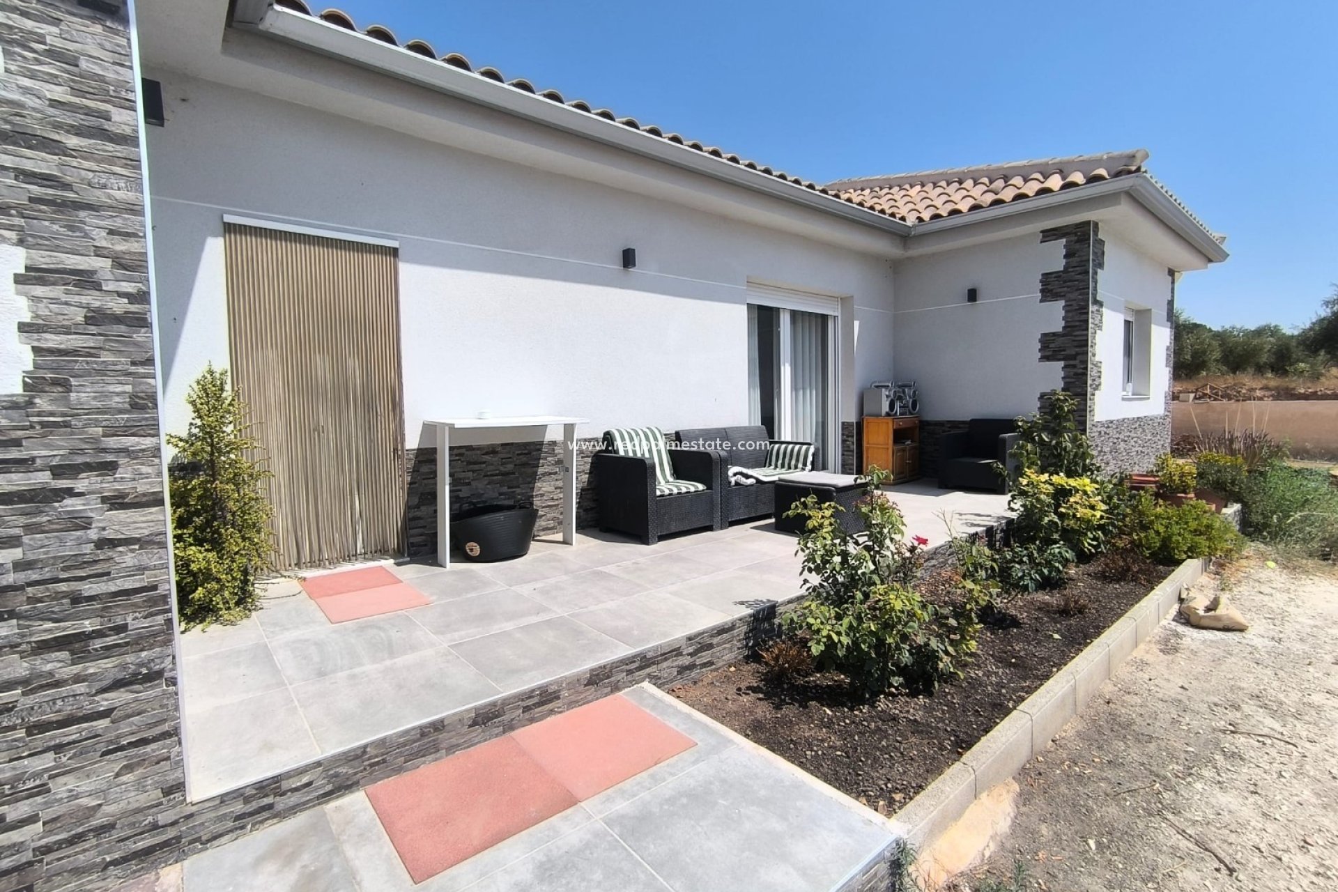 Reventa - Villa -
Pinoso - Inland