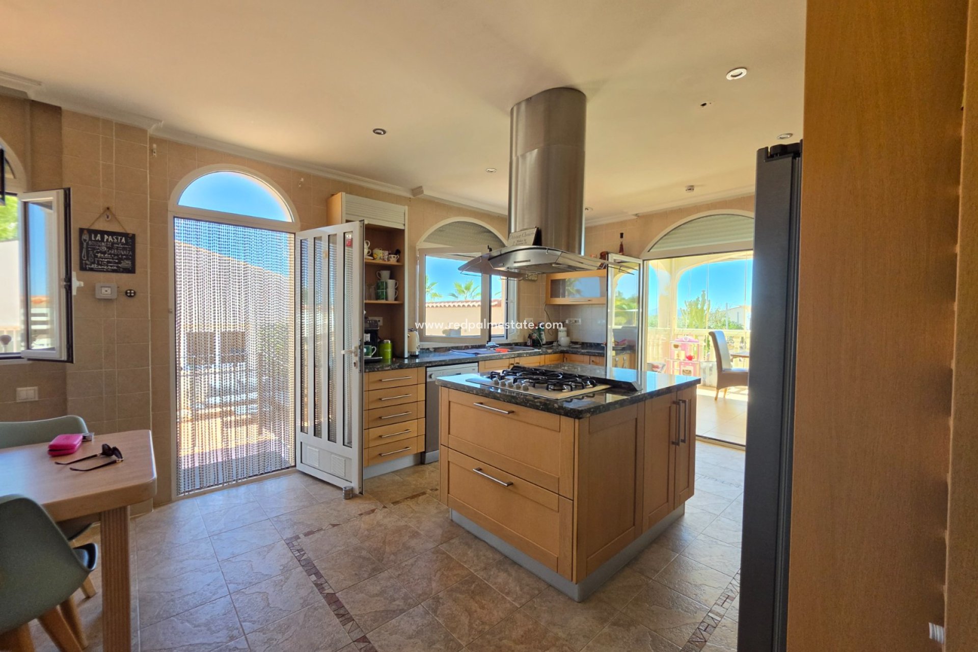 Reventa - Villa -
Pinoso - Inland