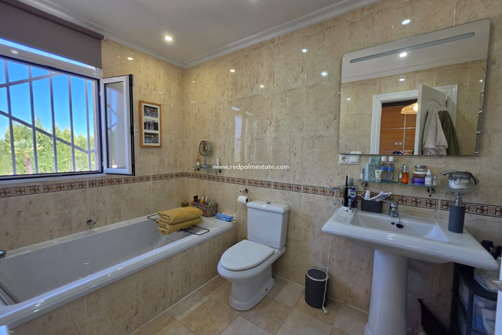 Reventa - Villa -
Pinoso - Inland
