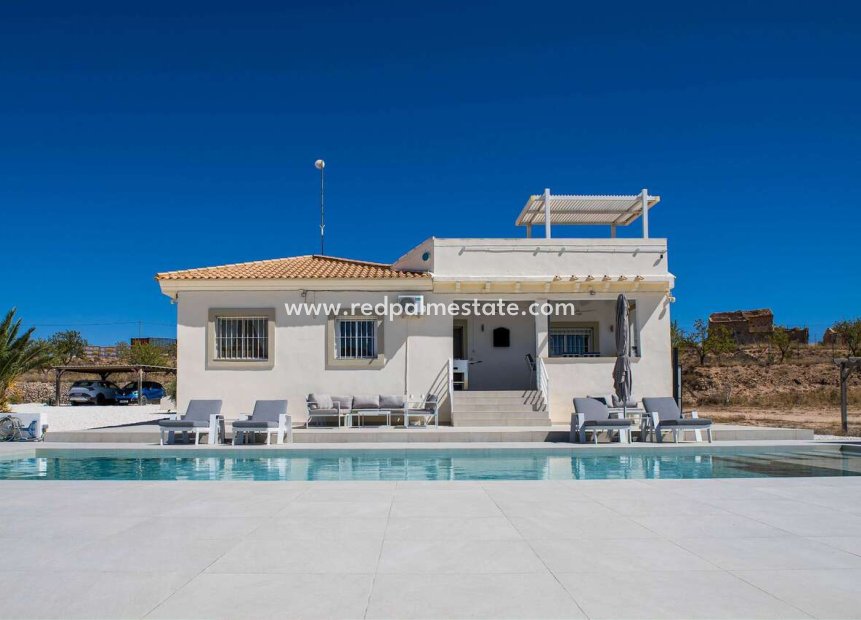 Reventa - Villa -
Pinoso - Inland