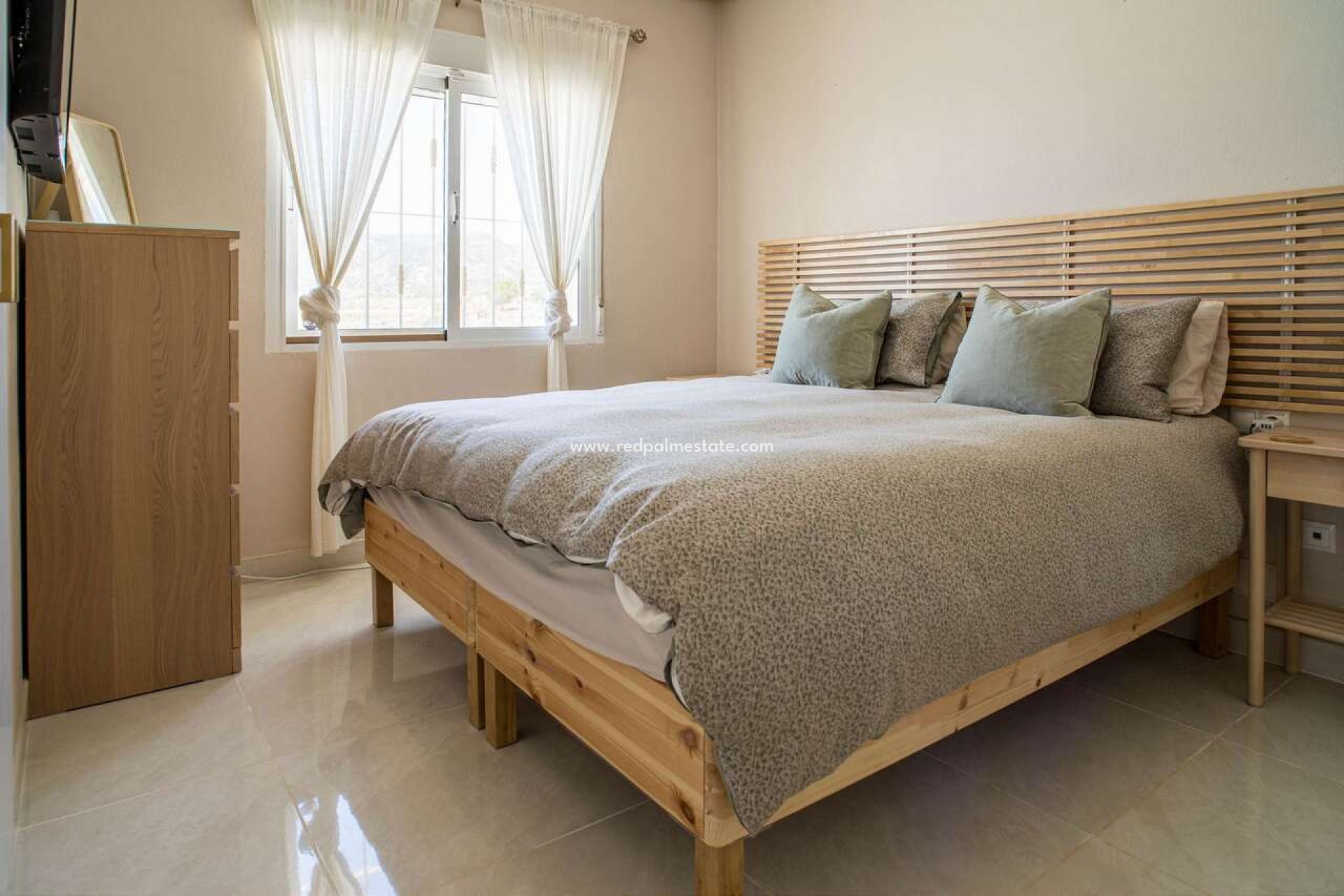 Reventa - Villa -
Pinoso - Inland