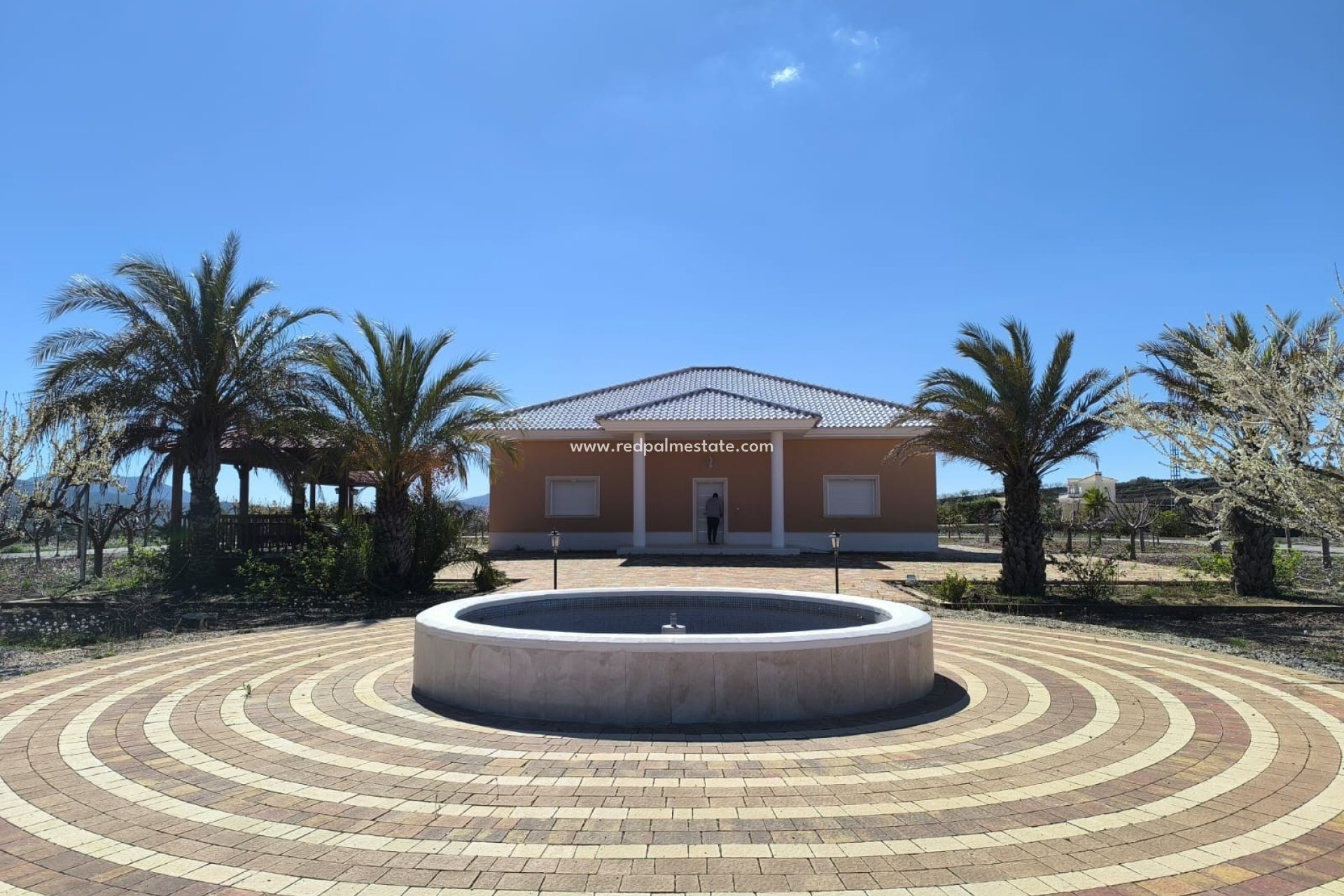 Reventa - Villa -
Pinoso - Inland