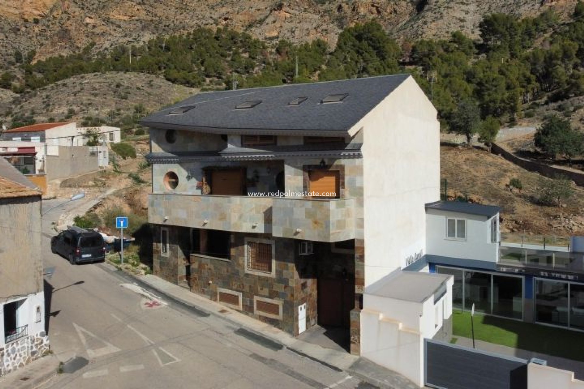 Reventa - Villa -
Redován - Inland