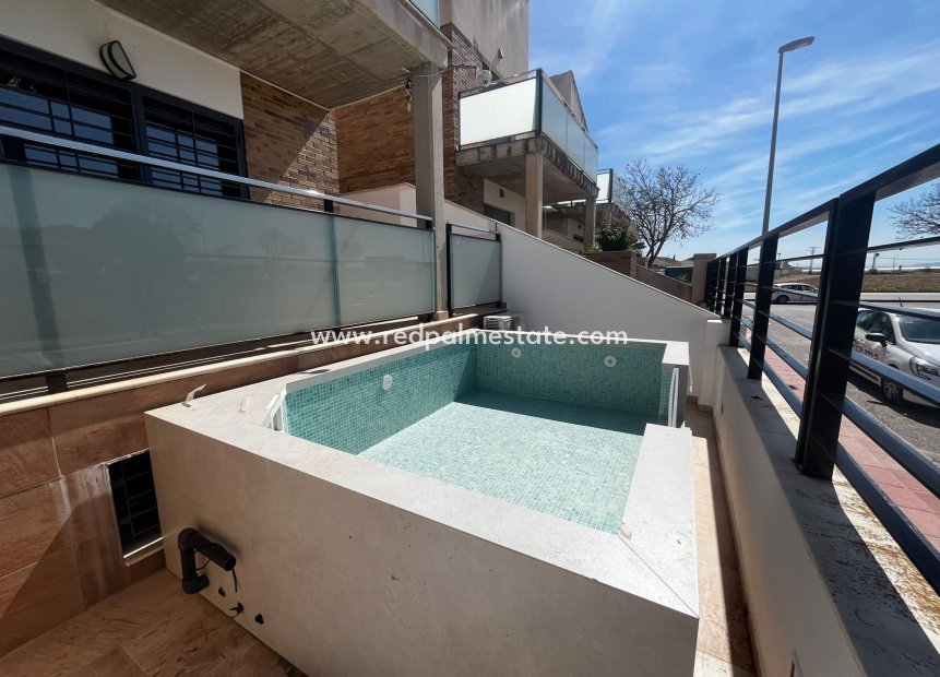 Reventa - Villa -
ROLDAN - Inland