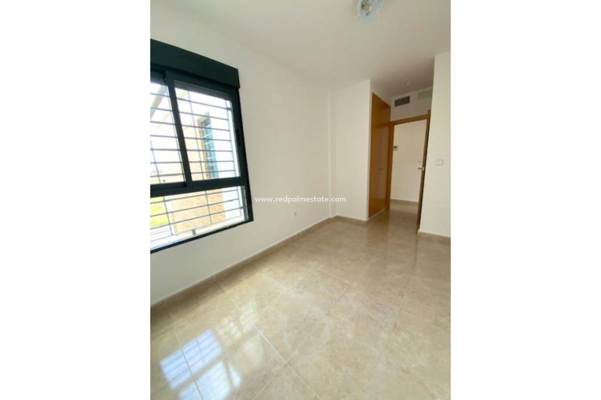 Reventa - Villa -
ROLDAN - Inland