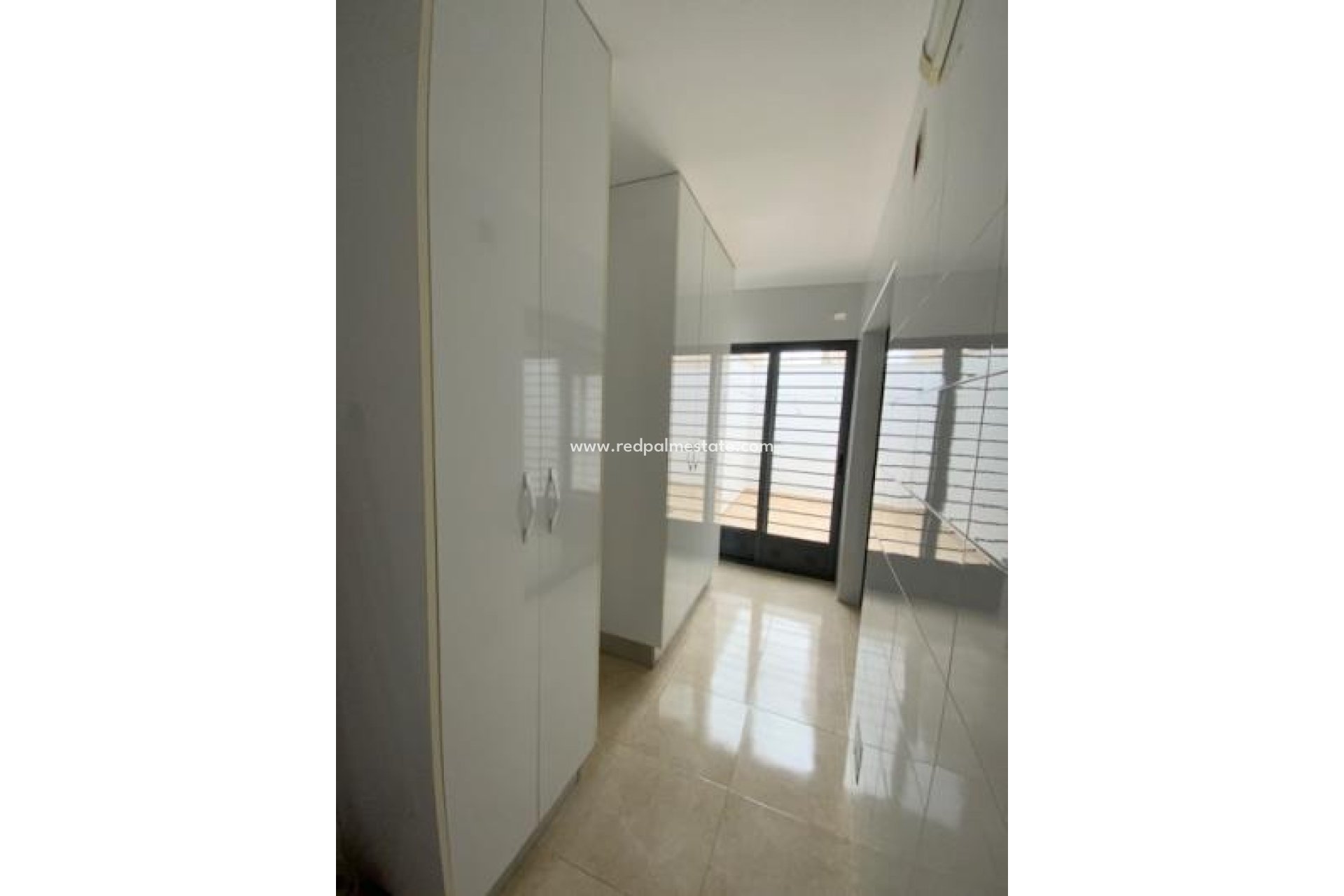 Reventa - Villa -
ROLDAN - Inland