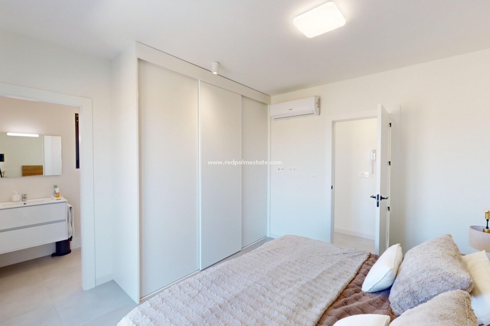 Reventa - Villa -
ROLDAN - Inland