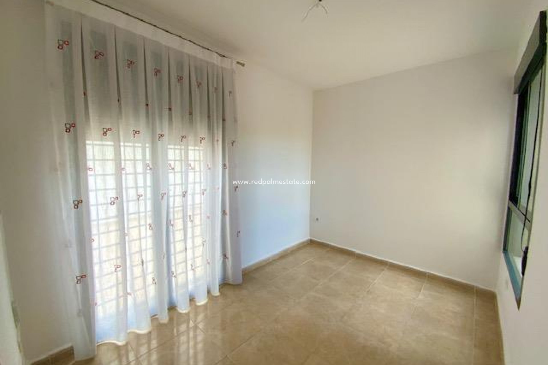 Reventa - Villa -
ROLDAN - Inland