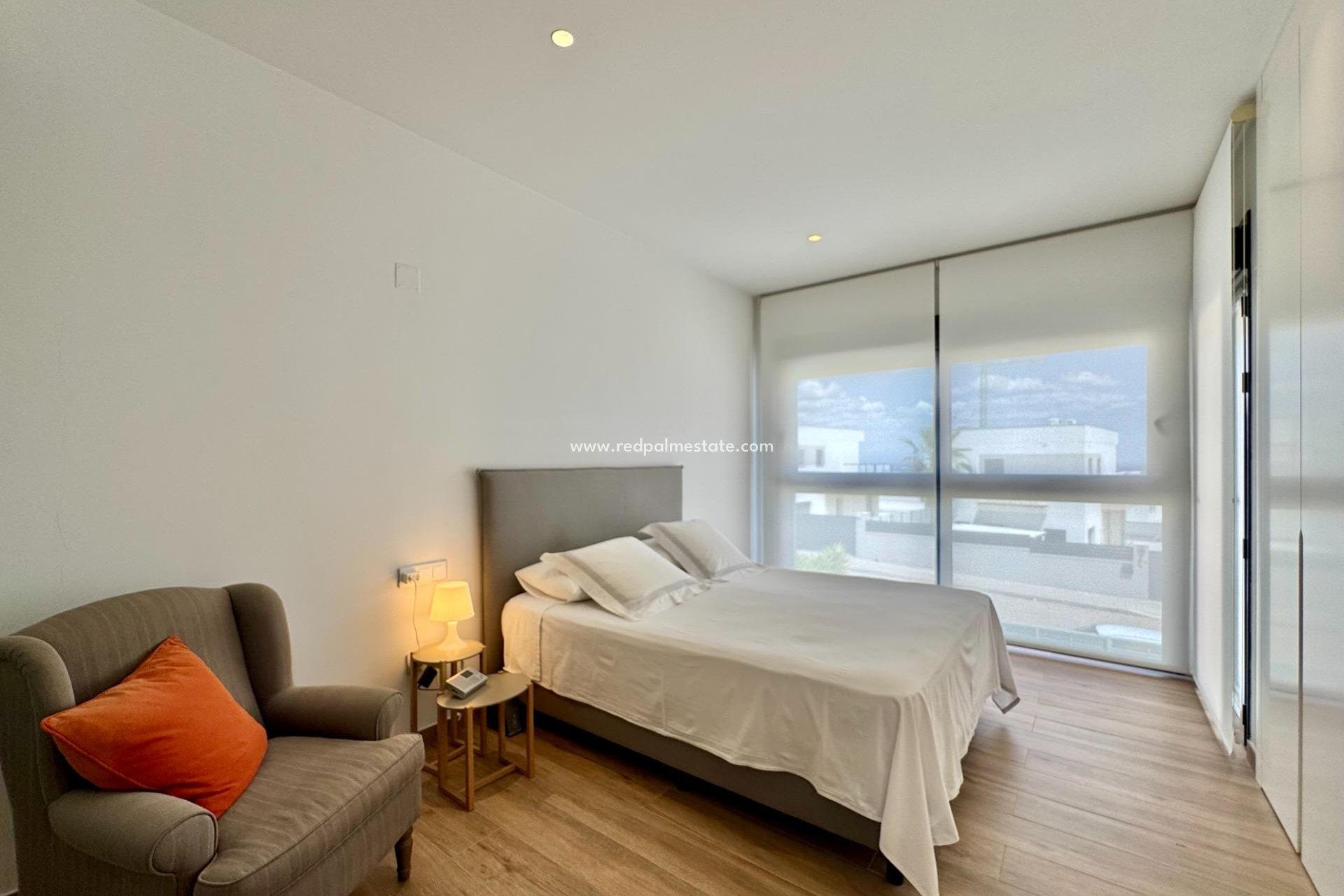 Reventa - Villa -
San Miguel de Salinas - Bellavista