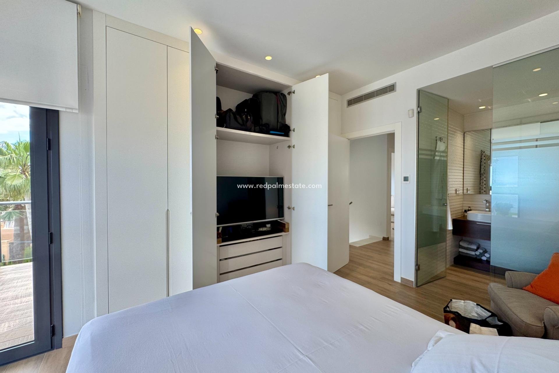 Reventa - Villa -
San Miguel de Salinas - Bellavista